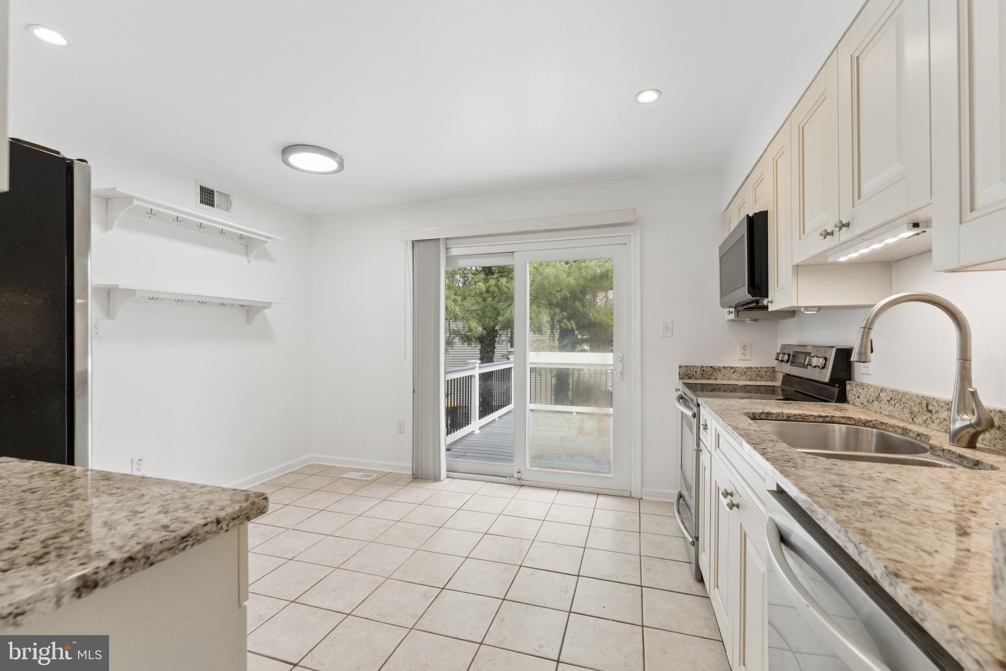 LAKEWOOD HILLS - Residential