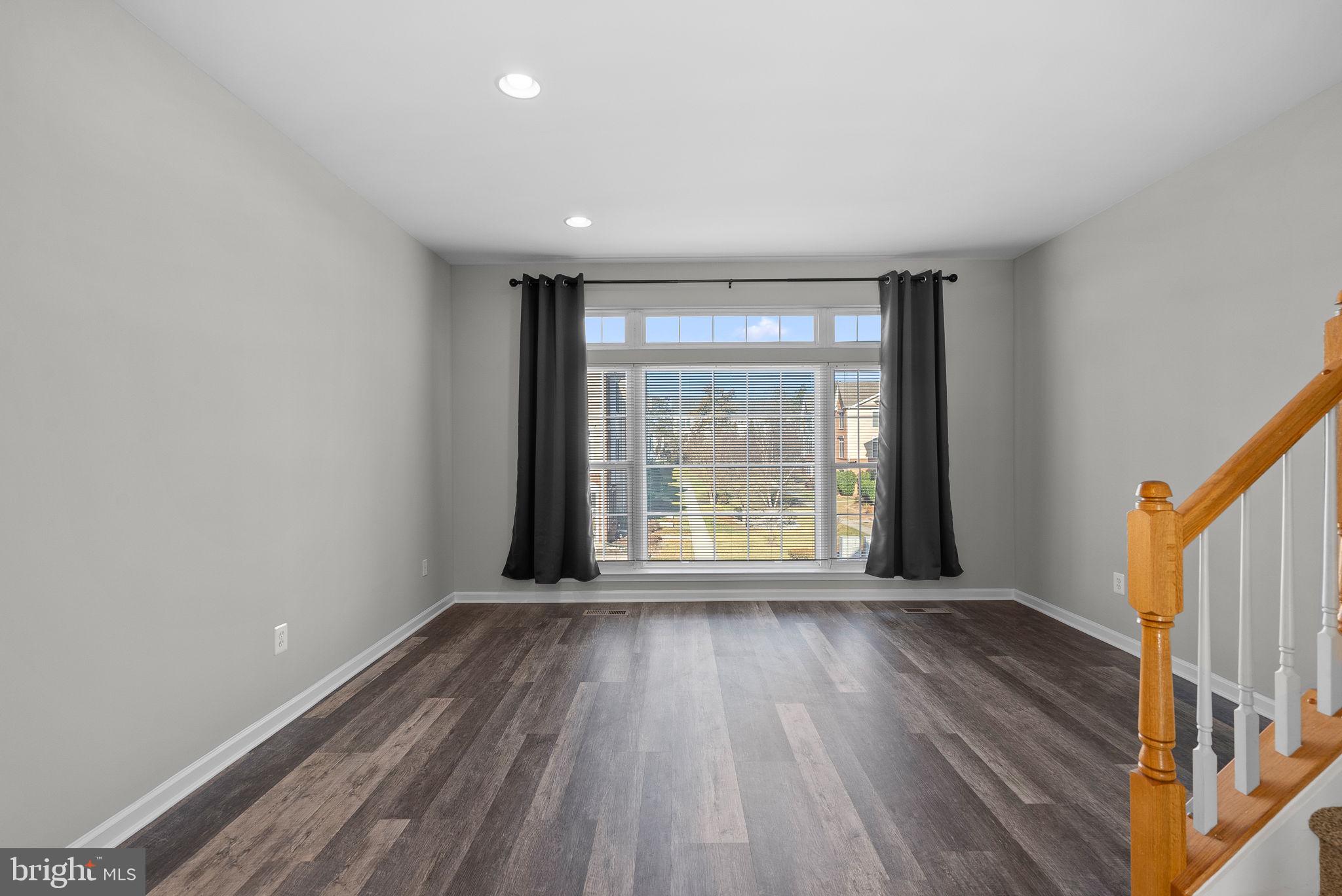 SOUTH RIDING - Residential