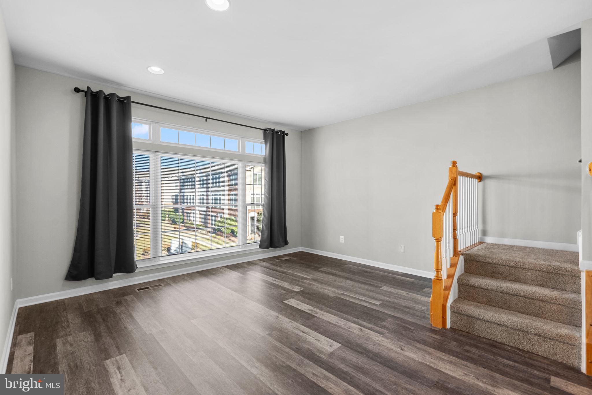 SOUTH RIDING - Residential