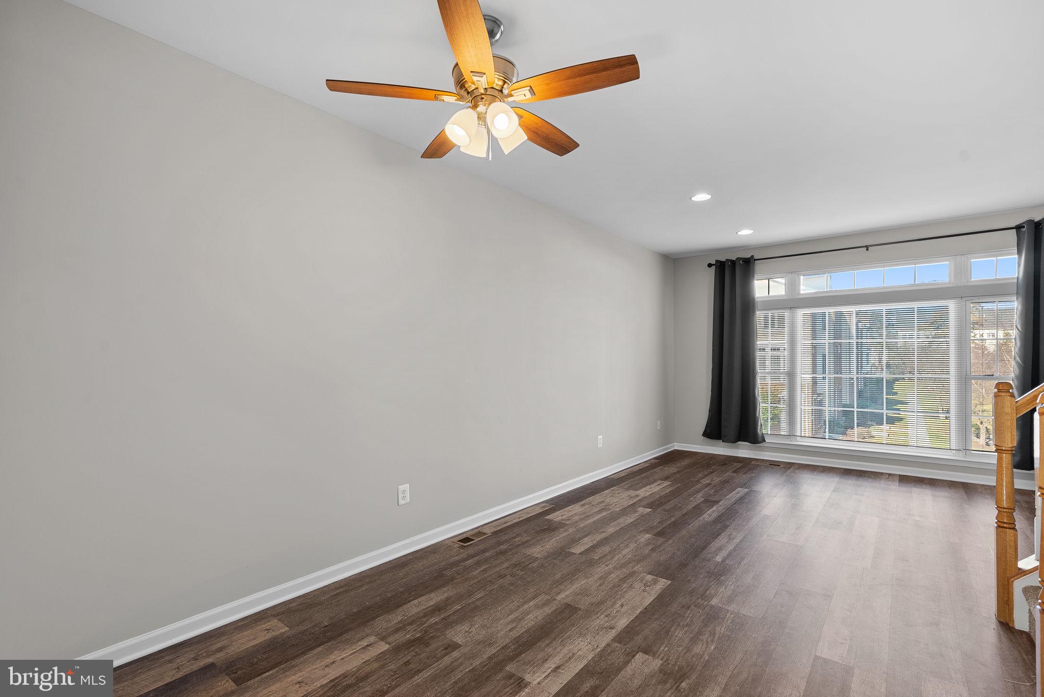 SOUTH RIDING - Residential