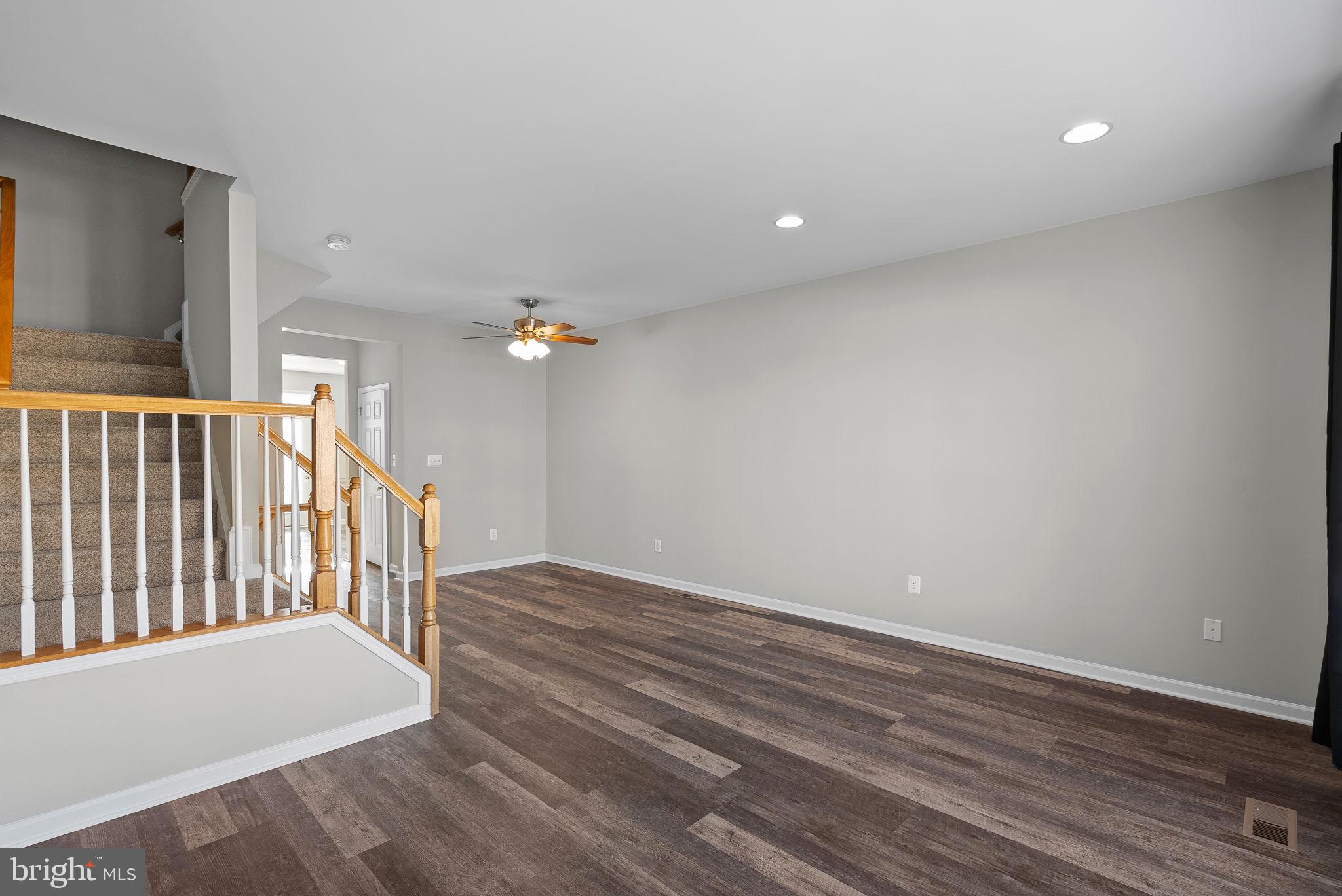 SOUTH RIDING - Residential