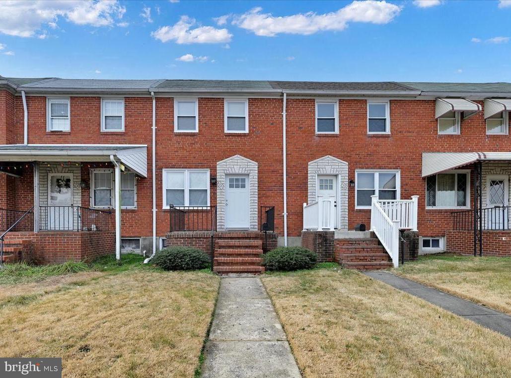 Tenant occupied since 2019. No outstanding rent. Current rent is 1750.

Beautiful townhome. Fully updated 2019 with granite countertops, stainless steel appliances, new floors in kitchen and basement, brand new bathrooms. Fenced yard. Brand new windows, new HVAC, water heater.