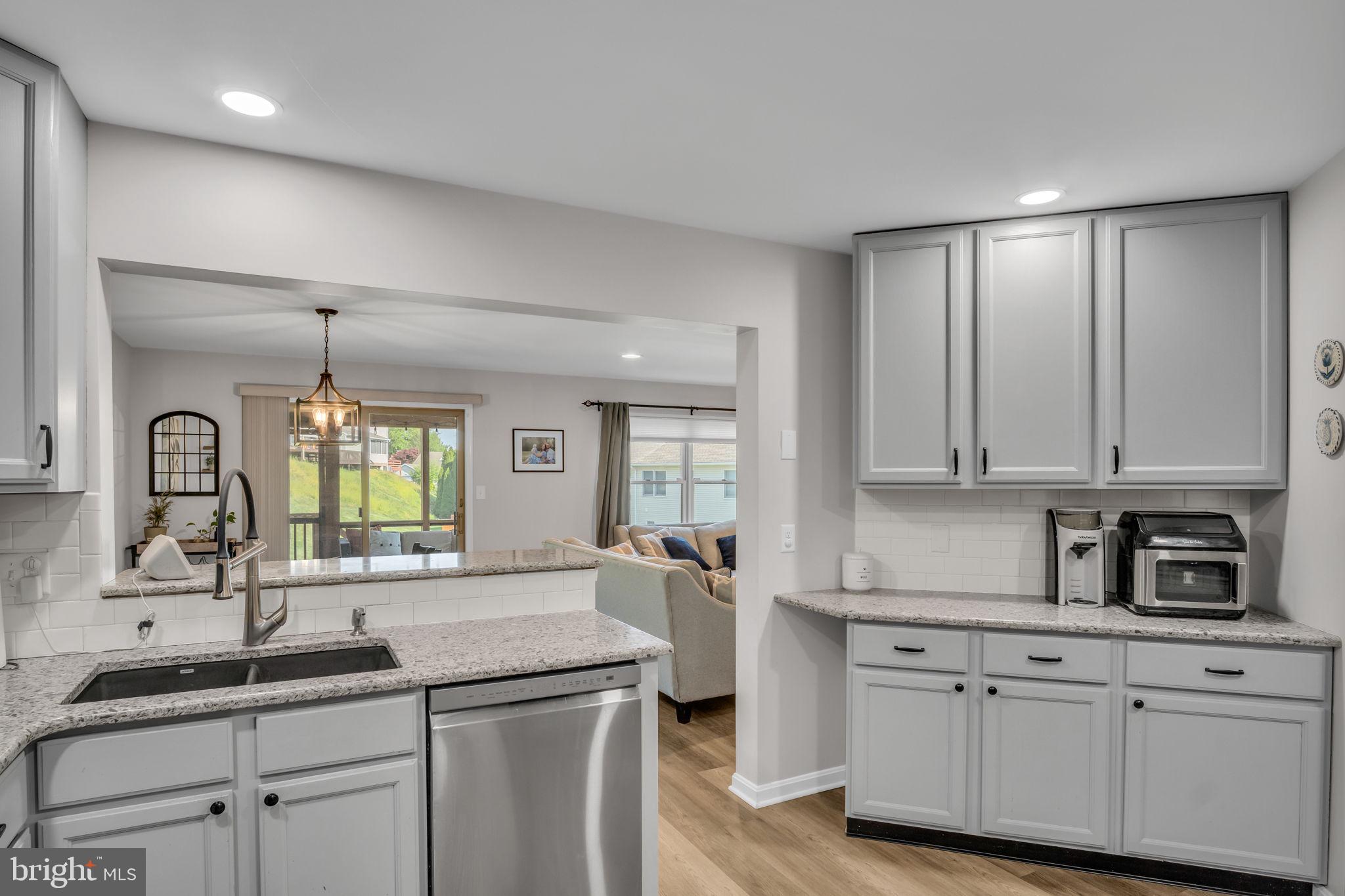 BEACON HILL VILLAGE - Residential