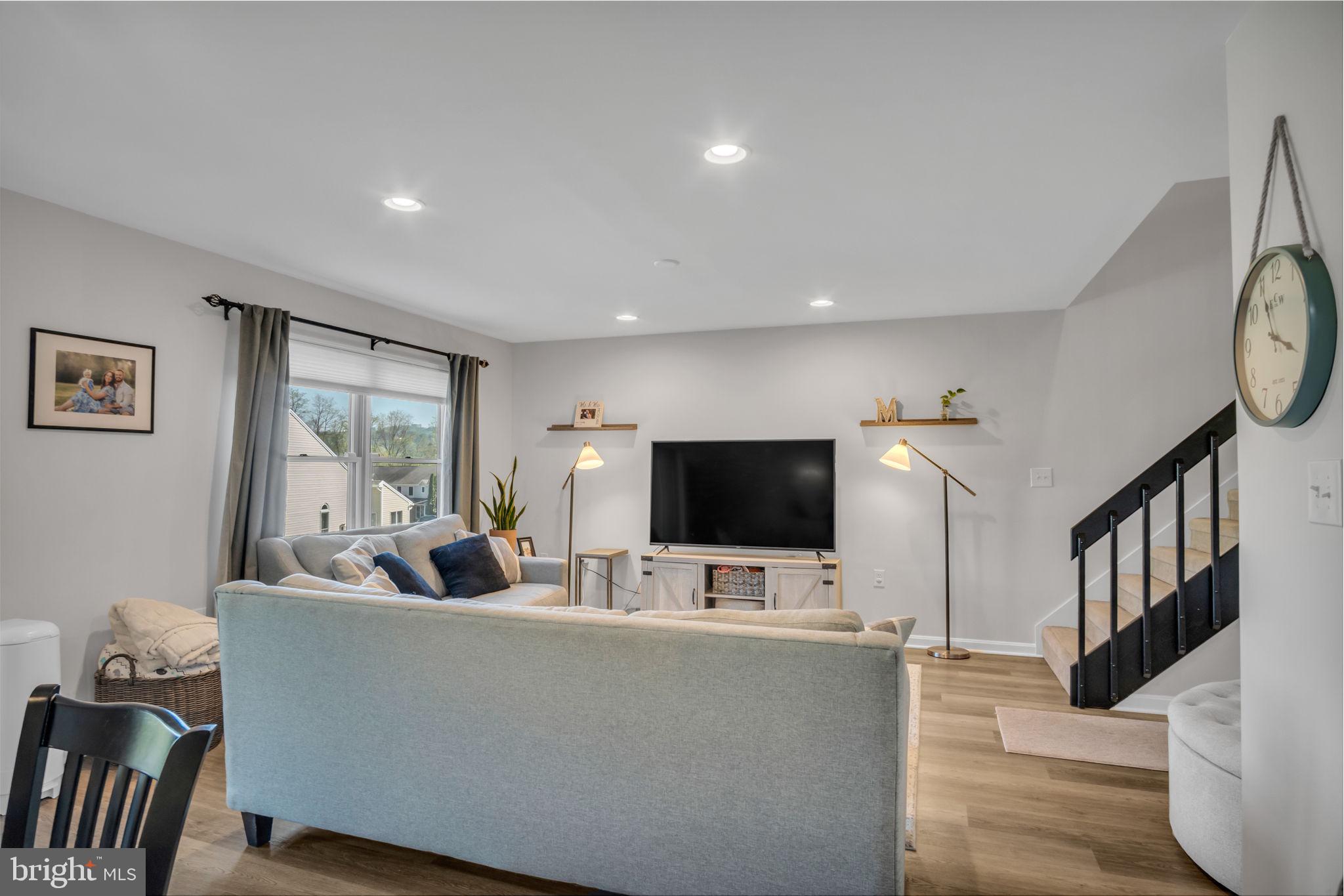BEACON HILL VILLAGE - Residential