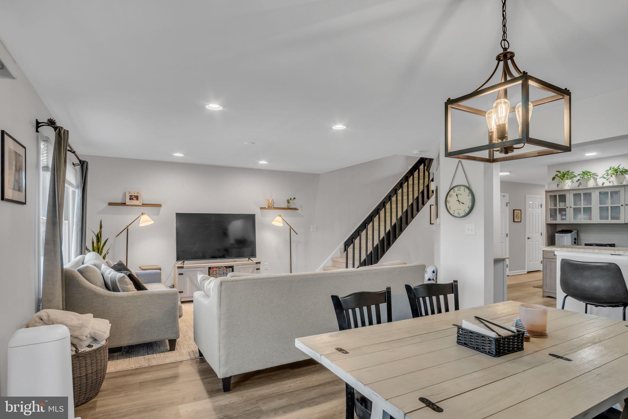 BEACON HILL VILLAGE - Residential