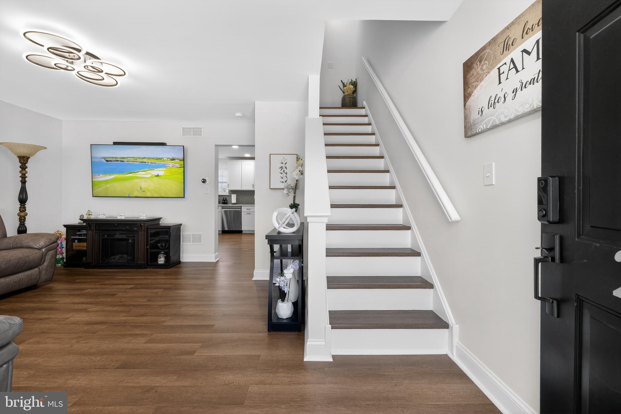MIDDLETOWN VILLAGE - Residential