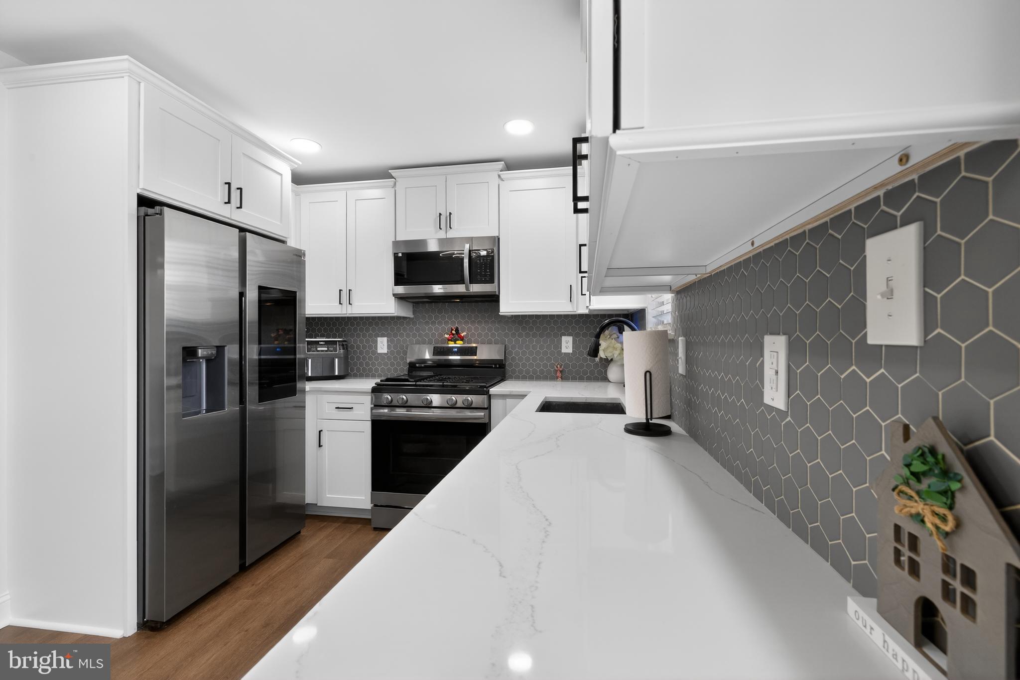 MIDDLETOWN VILLAGE - Residential