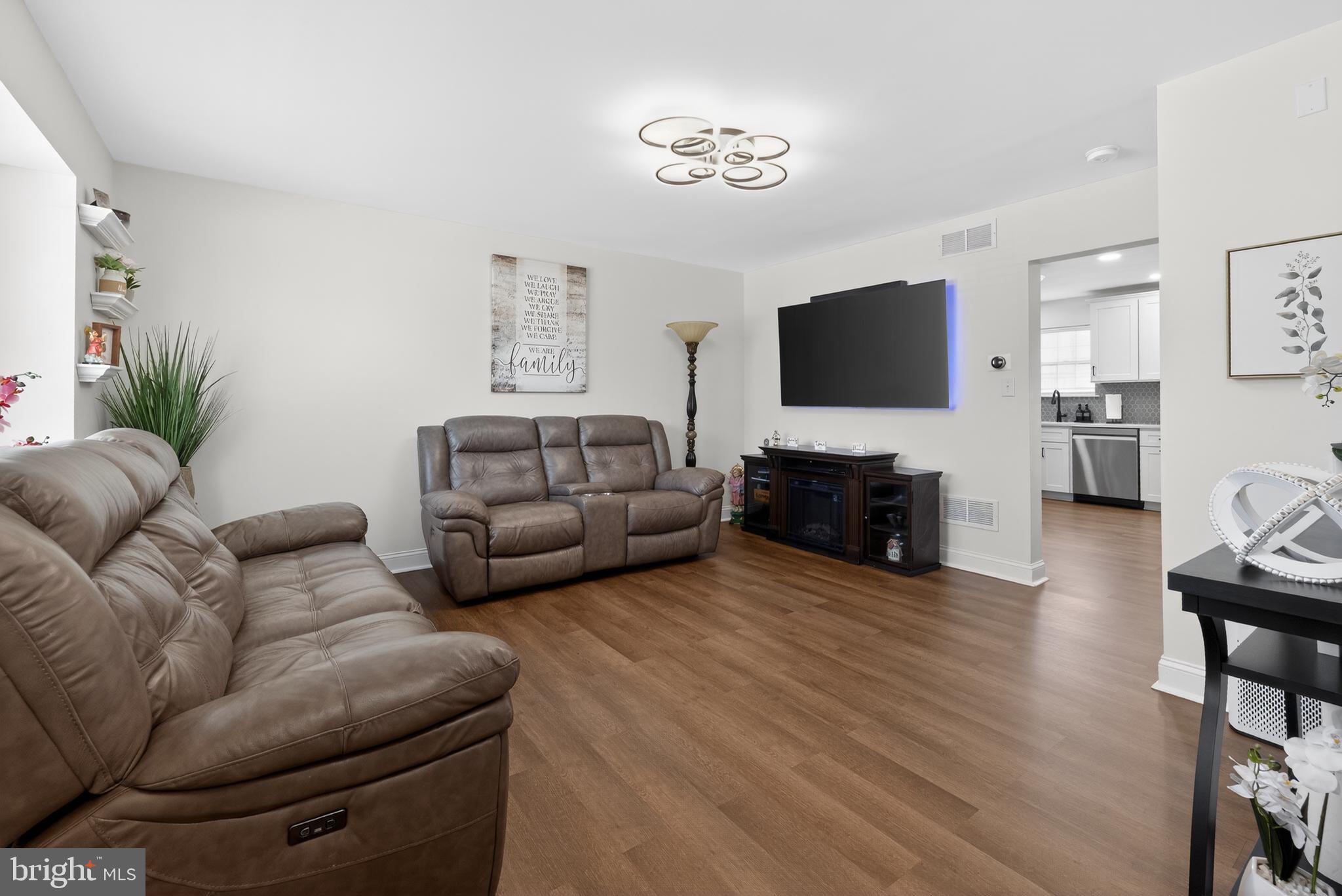 MIDDLETOWN VILLAGE - Residential