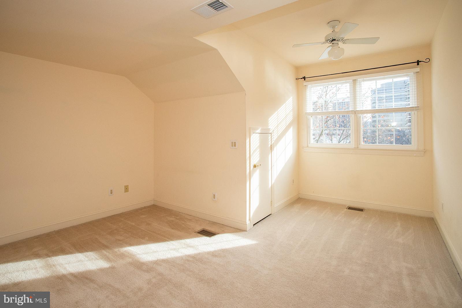 ROSSLYN - Residential Lease
