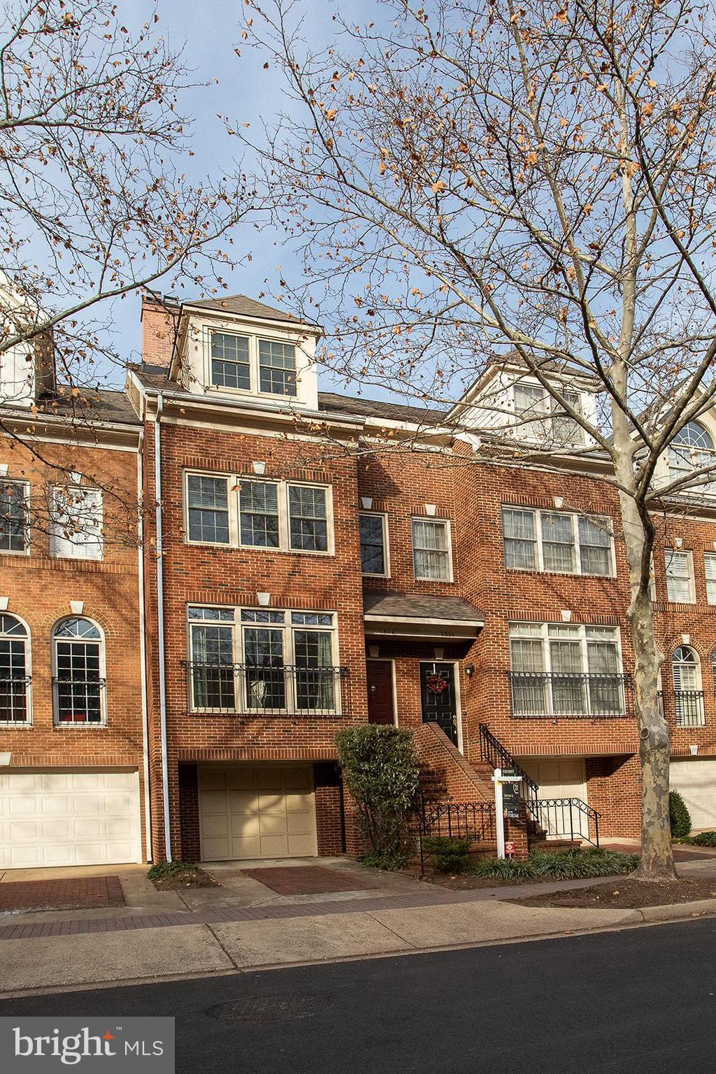 ROSSLYN - Residential Lease