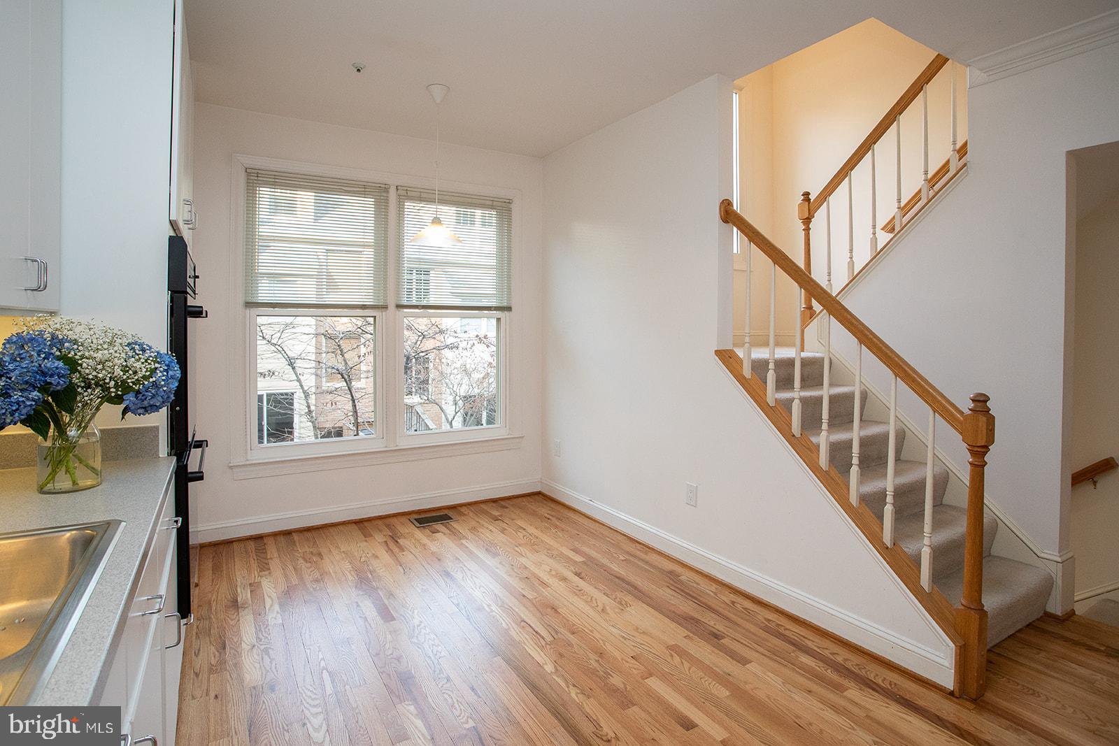 ROSSLYN - Residential Lease