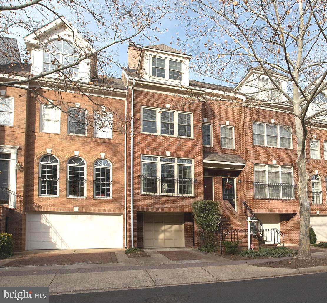 ROSSLYN - Residential Lease