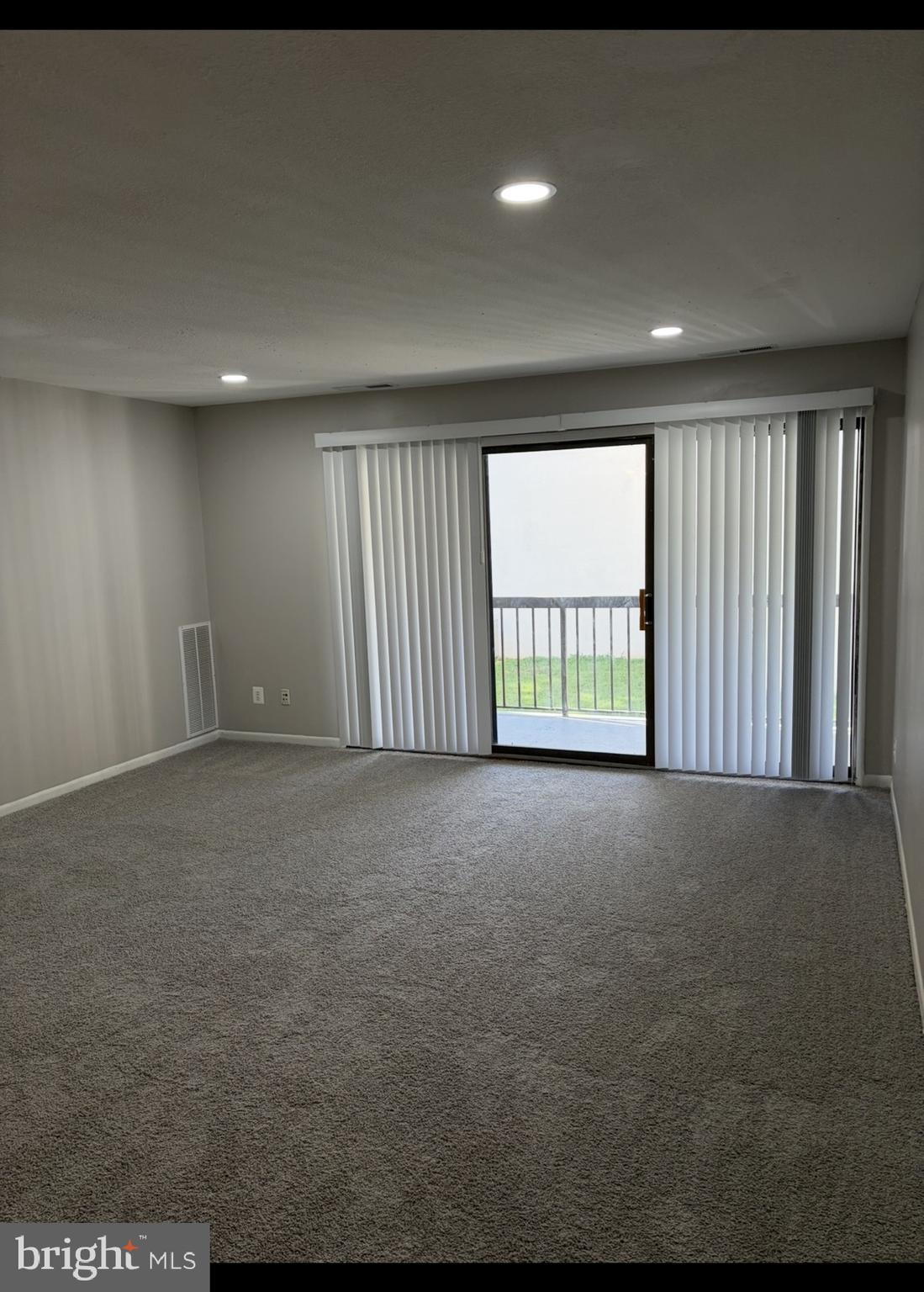 TREETOP CONDO - Residential