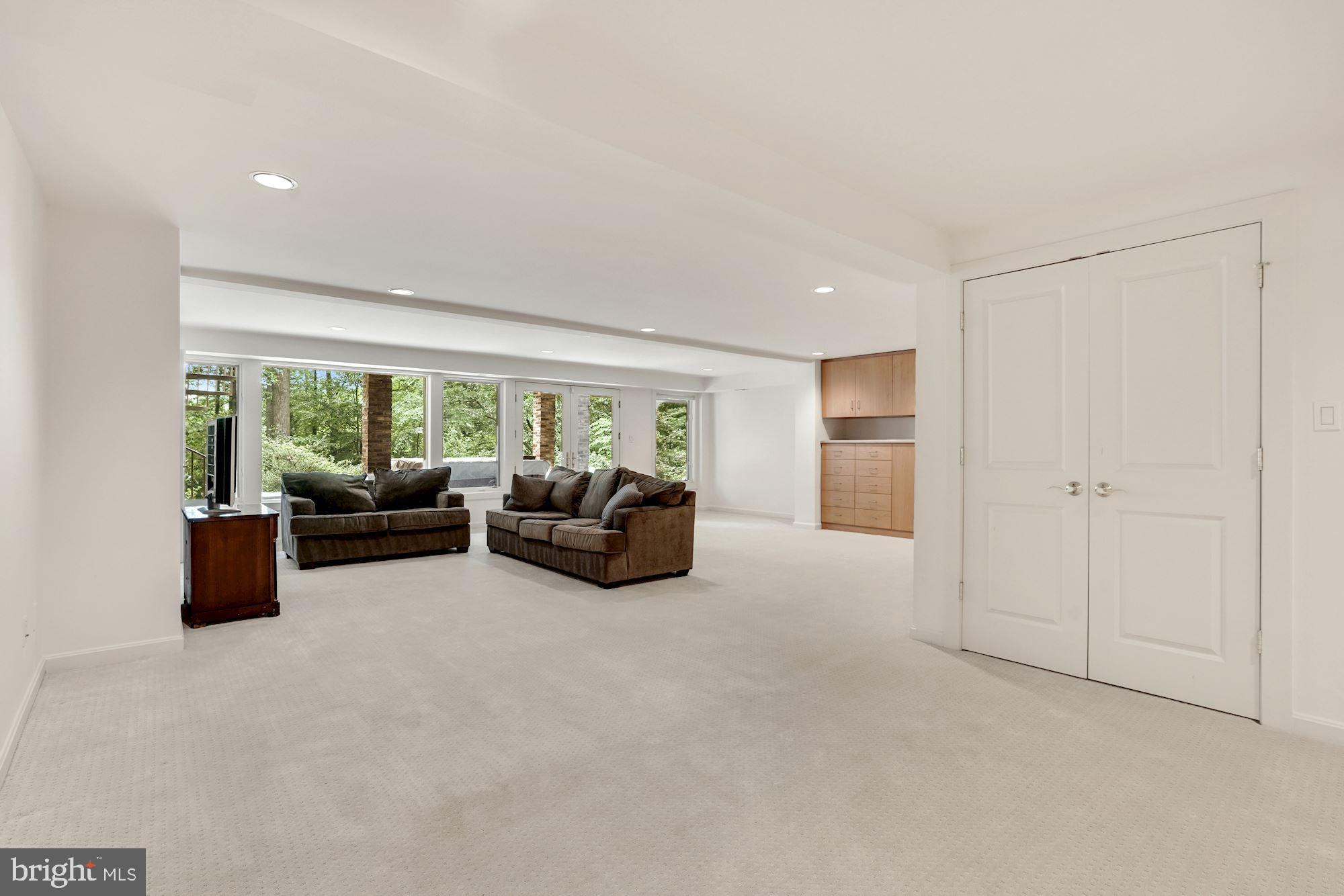 BETHESDA OUTSIDE - Residential