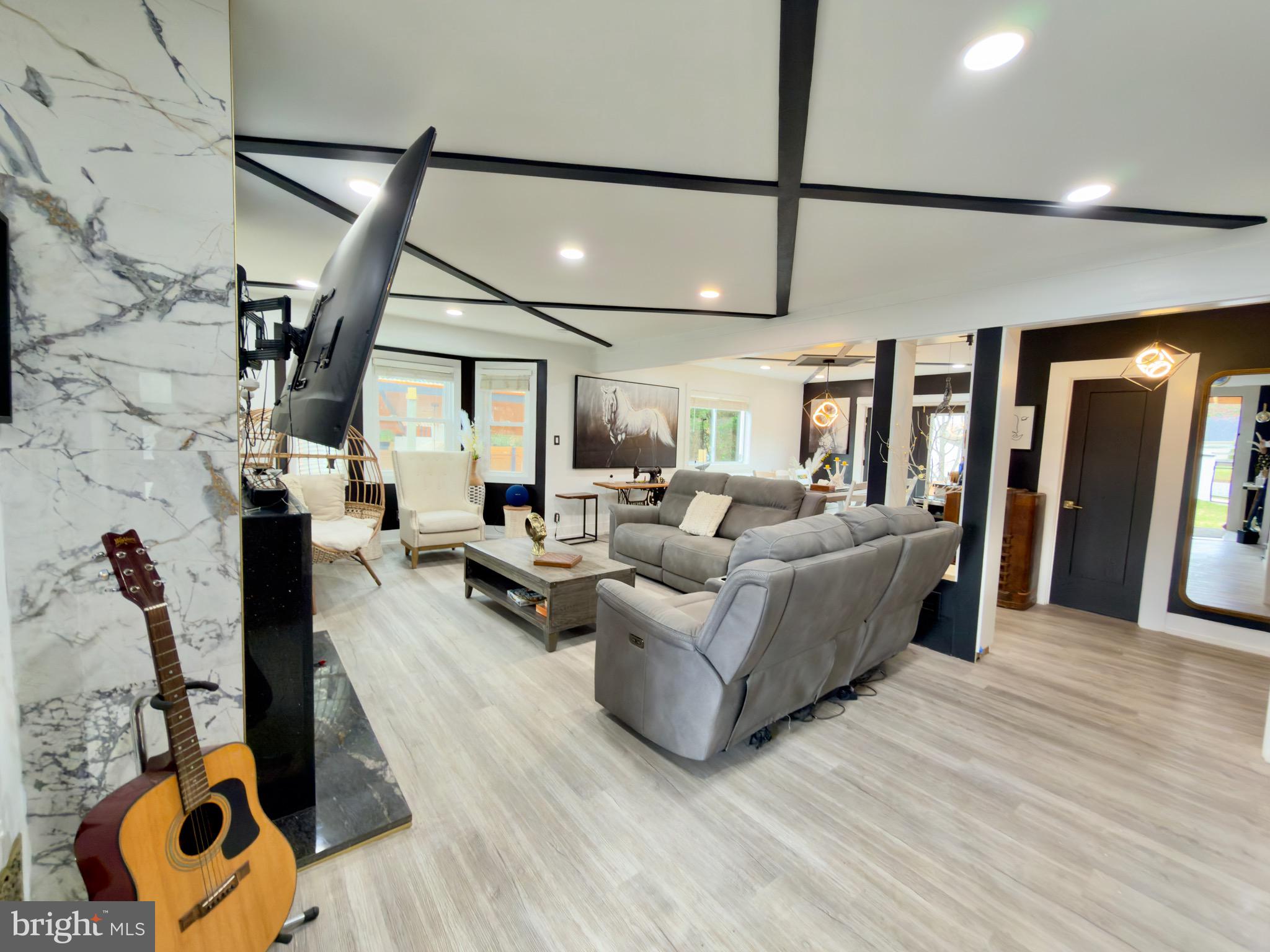 QUINCE ORCHARD MANOR - Residential
