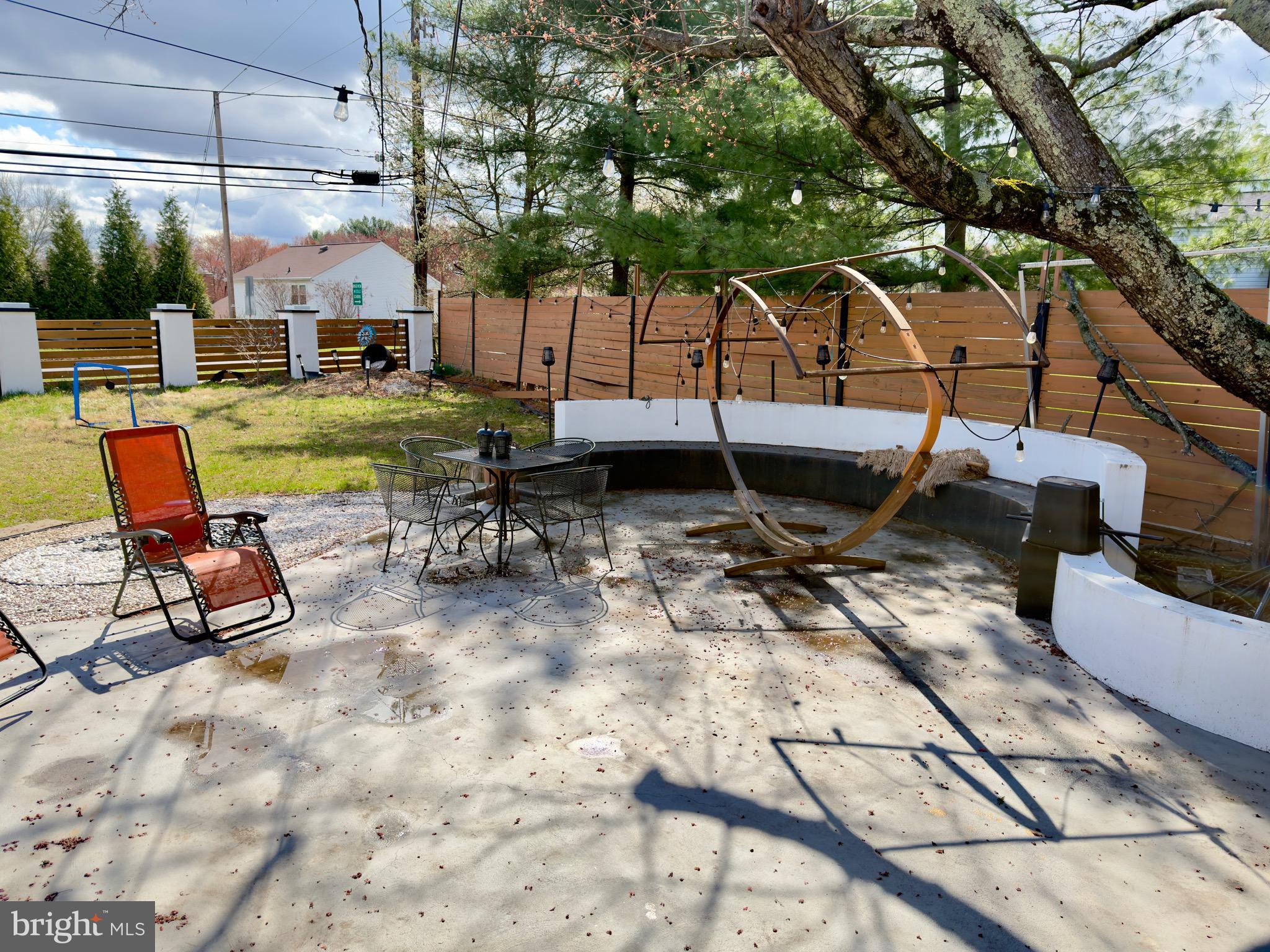QUINCE ORCHARD MANOR - Residential
