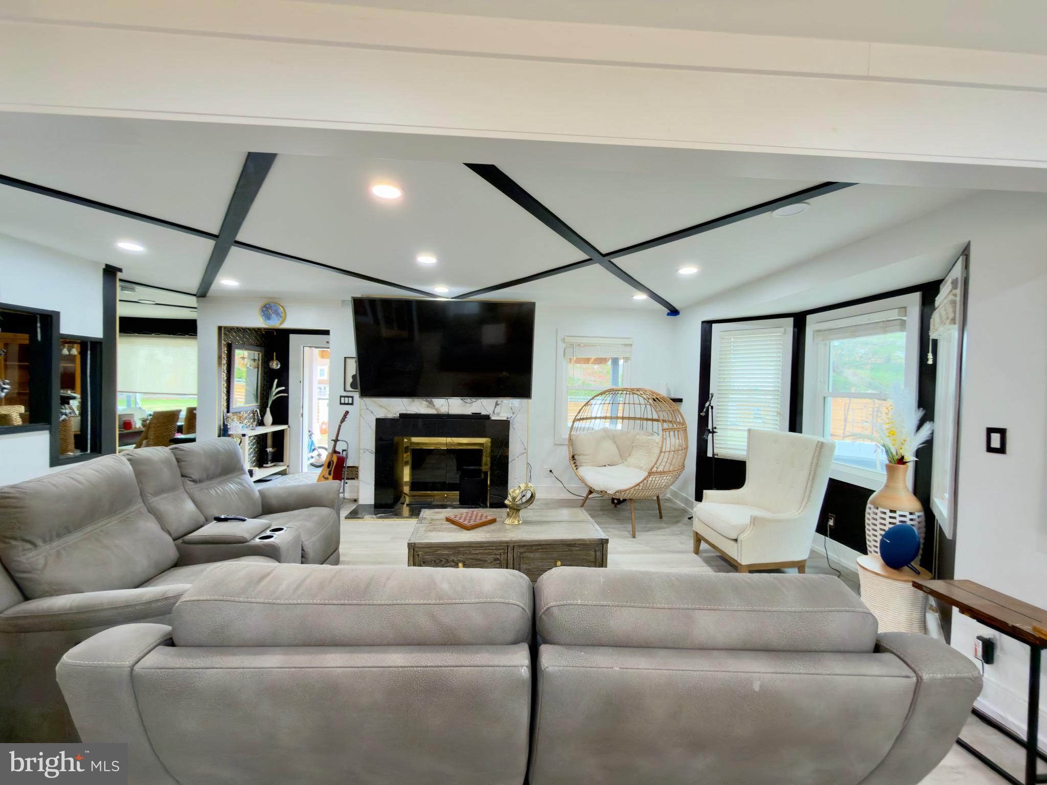 QUINCE ORCHARD MANOR - Residential