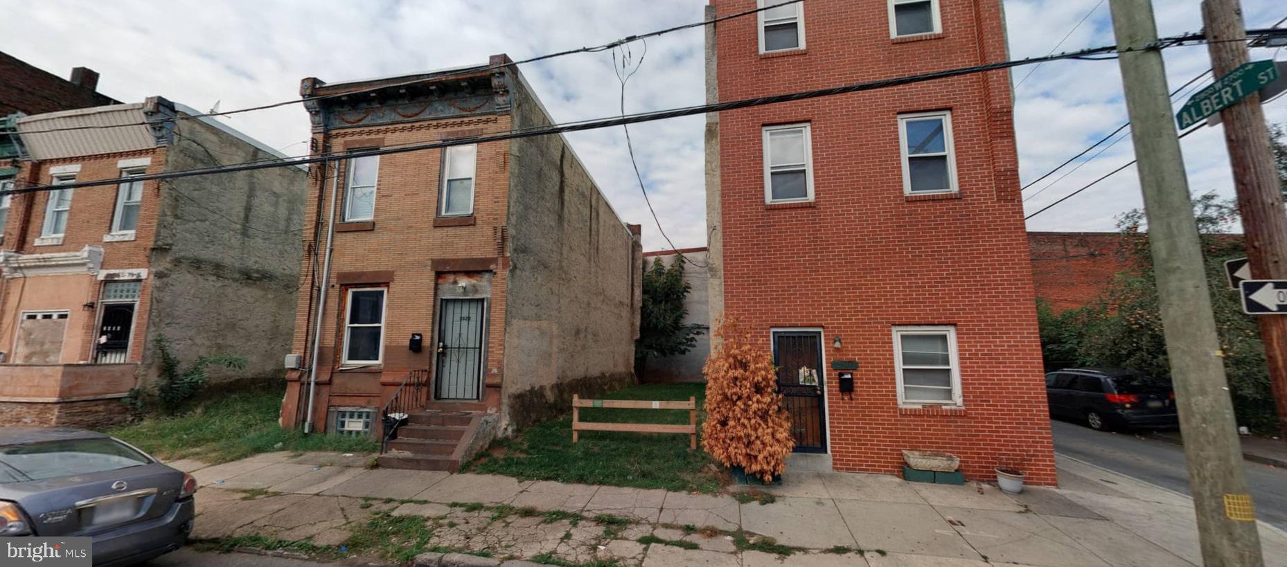 STRAWBERRY MANSION - Land