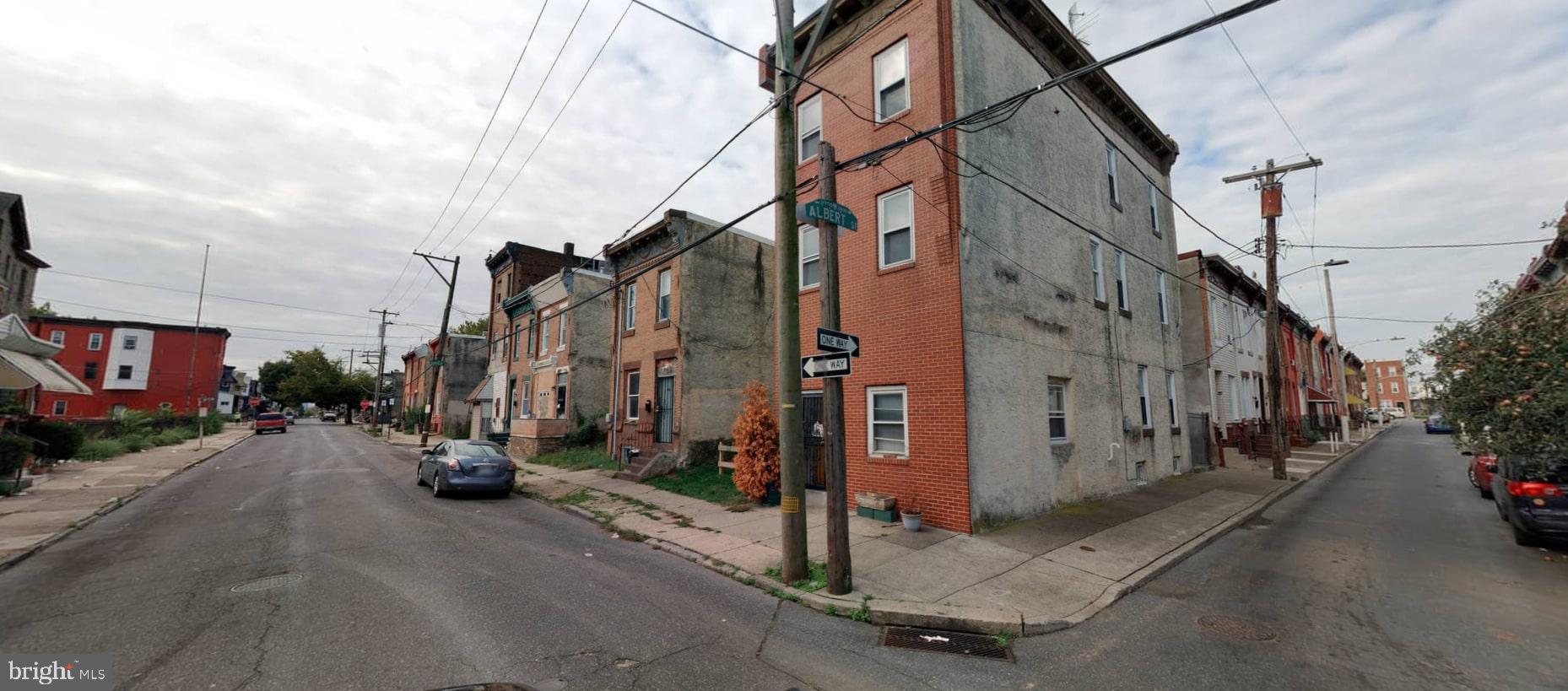STRAWBERRY MANSION - Land