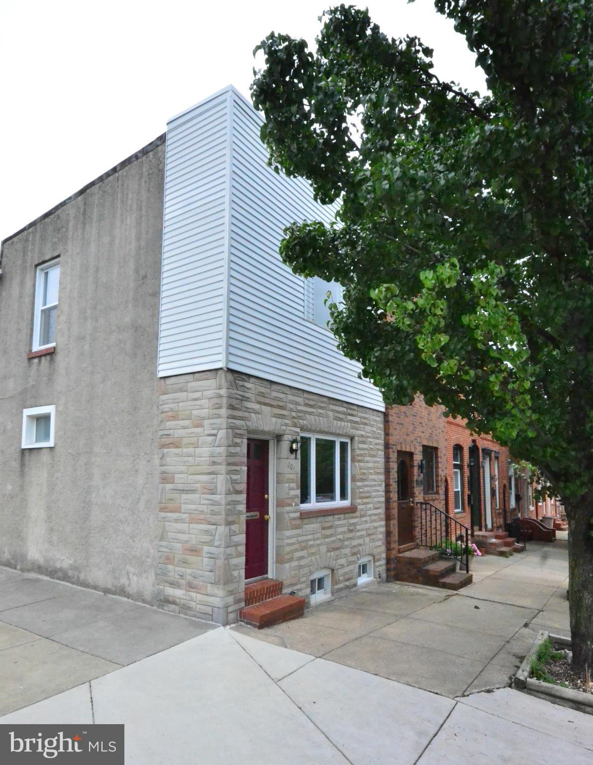 HIGHLY DESIRABLE & RARELY AVAILABLE 16' WIDE EOG PERFECTLY SITUATED IN THE HEART OF THE NEIGHBORHOOD. HARDWOOD FLRS, ORIGINAL STAIRCASE, FRENCH DOORS LEAD FROM LIVING ROOM TO DINING RM. APPROXIMATELY 2000 SQ FT' W POTENTIAL FOR PARKING (BUYER TO VERIFY). GREAT FLOOR PLAN ALREADY IN PLACE. POTENTIAL LIMITED ONLY BY YOUR IMAGINATION.
