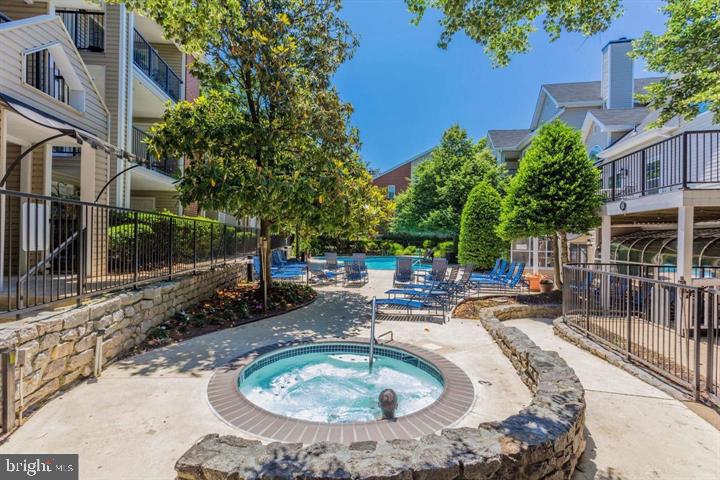 POINTE AT PARK CENTER - Residential