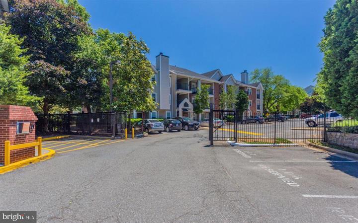 POINTE AT PARK CENTER - Residential