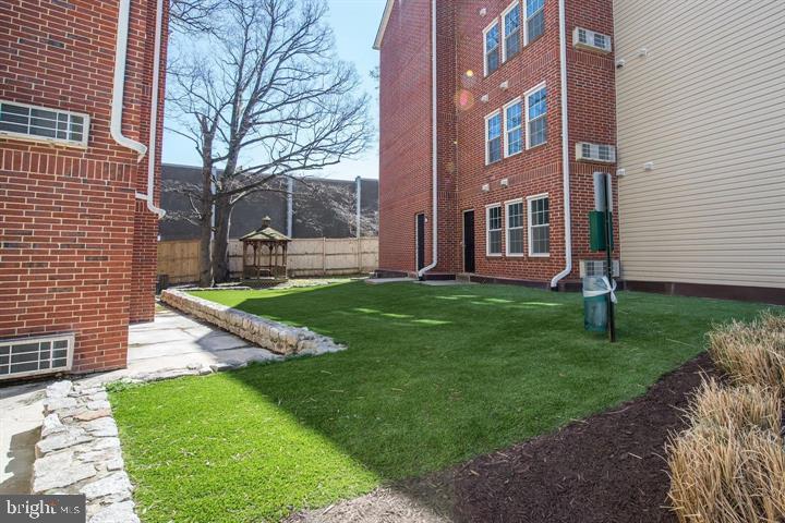 POINTE AT PARK CENTER - Residential