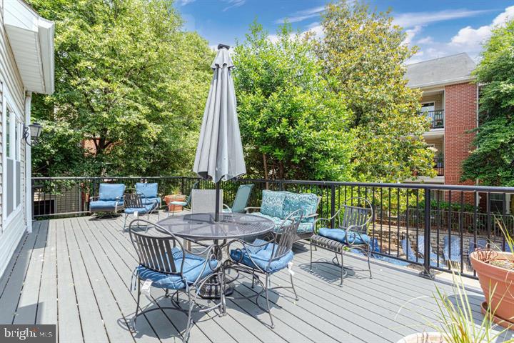 POINTE AT PARK CENTER - Residential