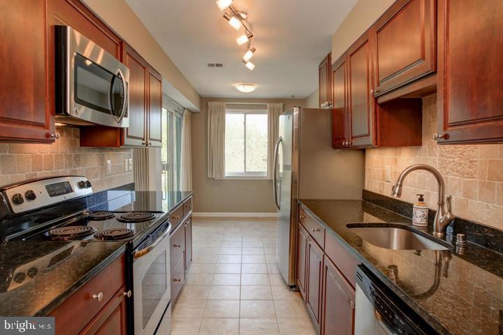 TREEBROOKE CONDOMINIUM - Residential Lease