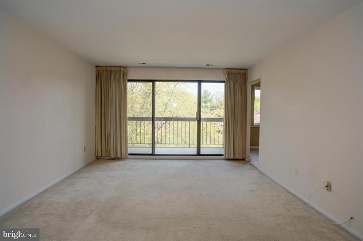 TREEBROOKE CONDOMINIUM - Residential Lease