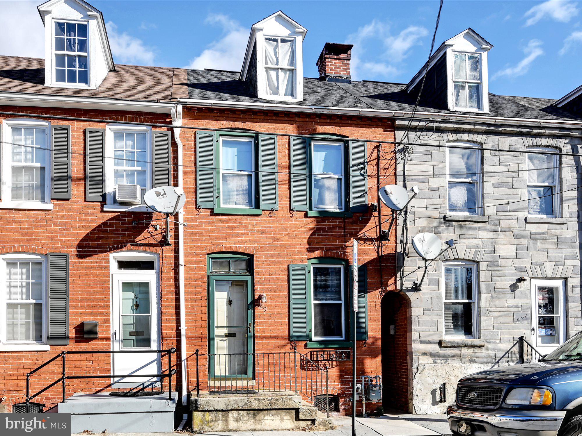 ATTENTION INVESTORS Now is your chance to make the move on this one! Great potential for this West End property with current tenants on month to month.