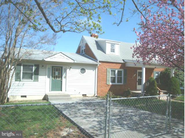 Freddie Mac 1st Look Initiative ends 6/1/14.  3 bedrooms 2 baths on main floor with large family room on the second floor. House is on corner lot, completely fenced. Has a small building for lawn equipment and storage. Great for a starter home or investor.