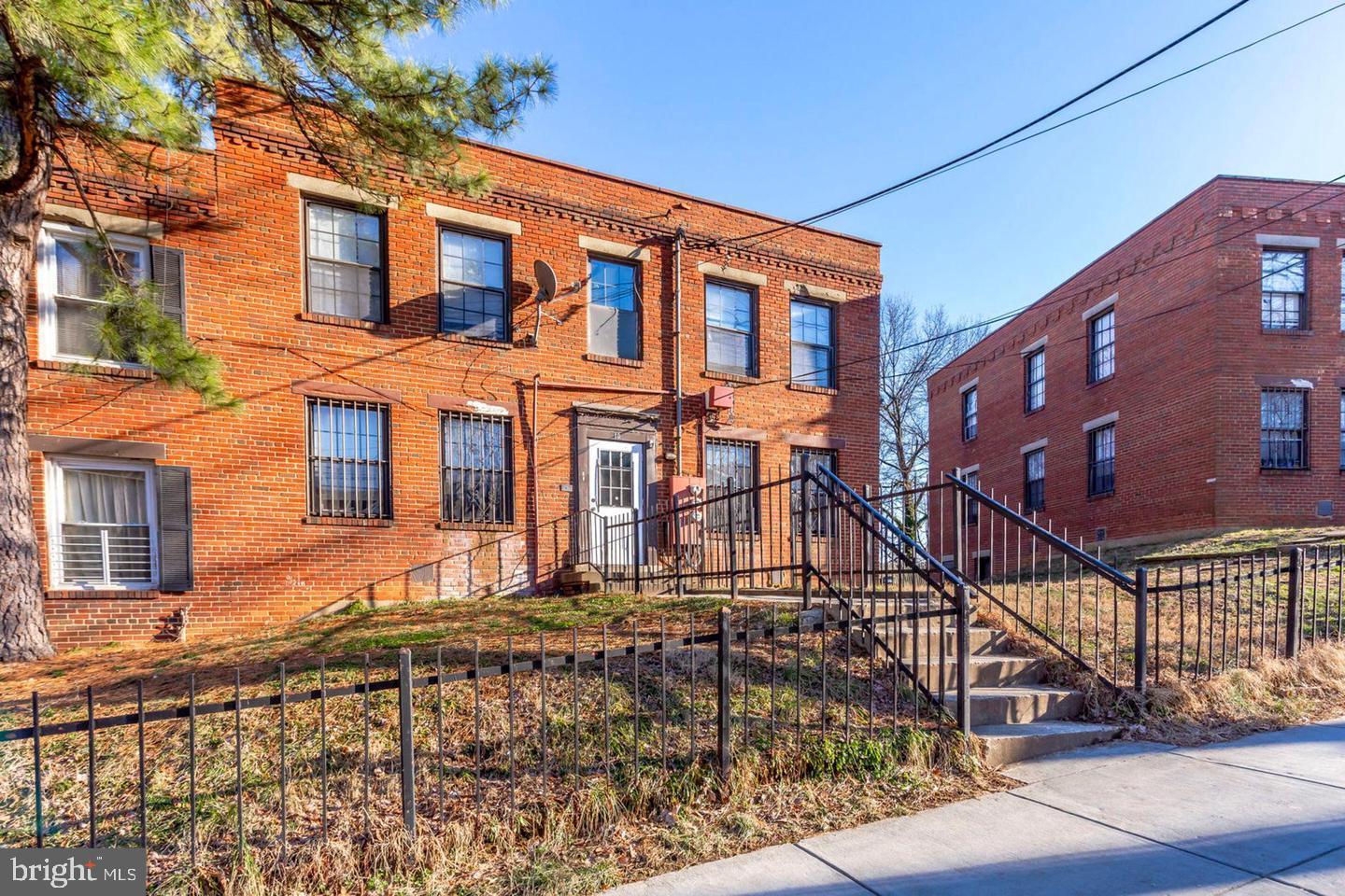 Short Sale – Subject to Lender Approval.  
Two‑unit multifamily building featuring (2) 4‑bedroom / 2‑bath units. 50% vacancy, offering immediate upside through lease‑up and value‑add improvements. Property sold as‑is. All terms subject to third‑party approval.
