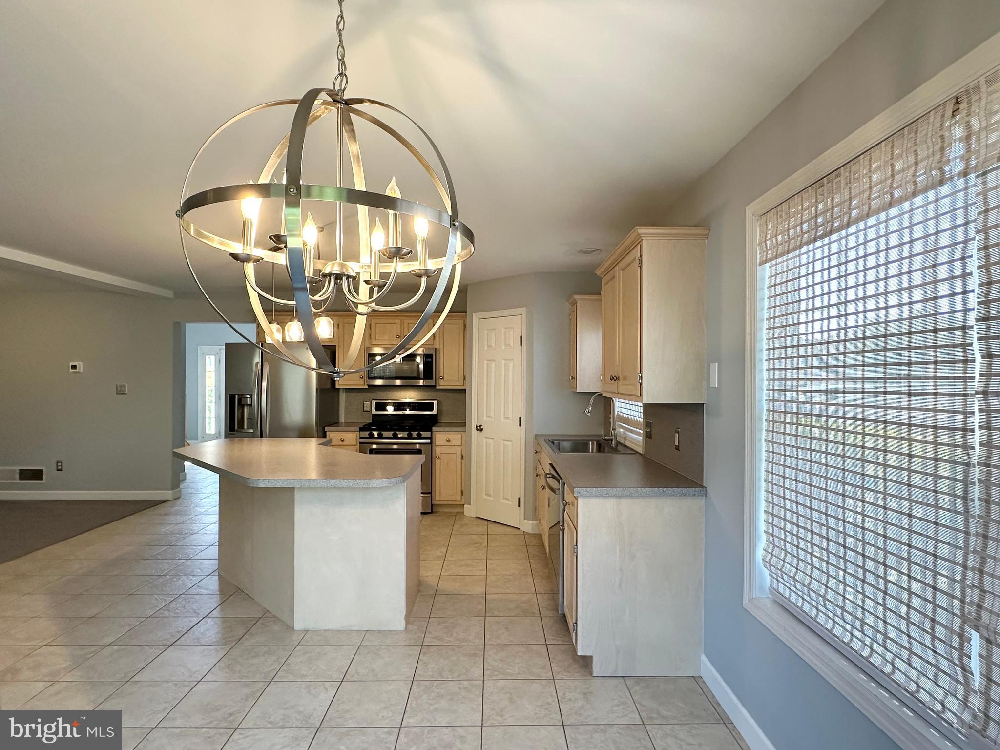 COLUMBIA COURT - Residential