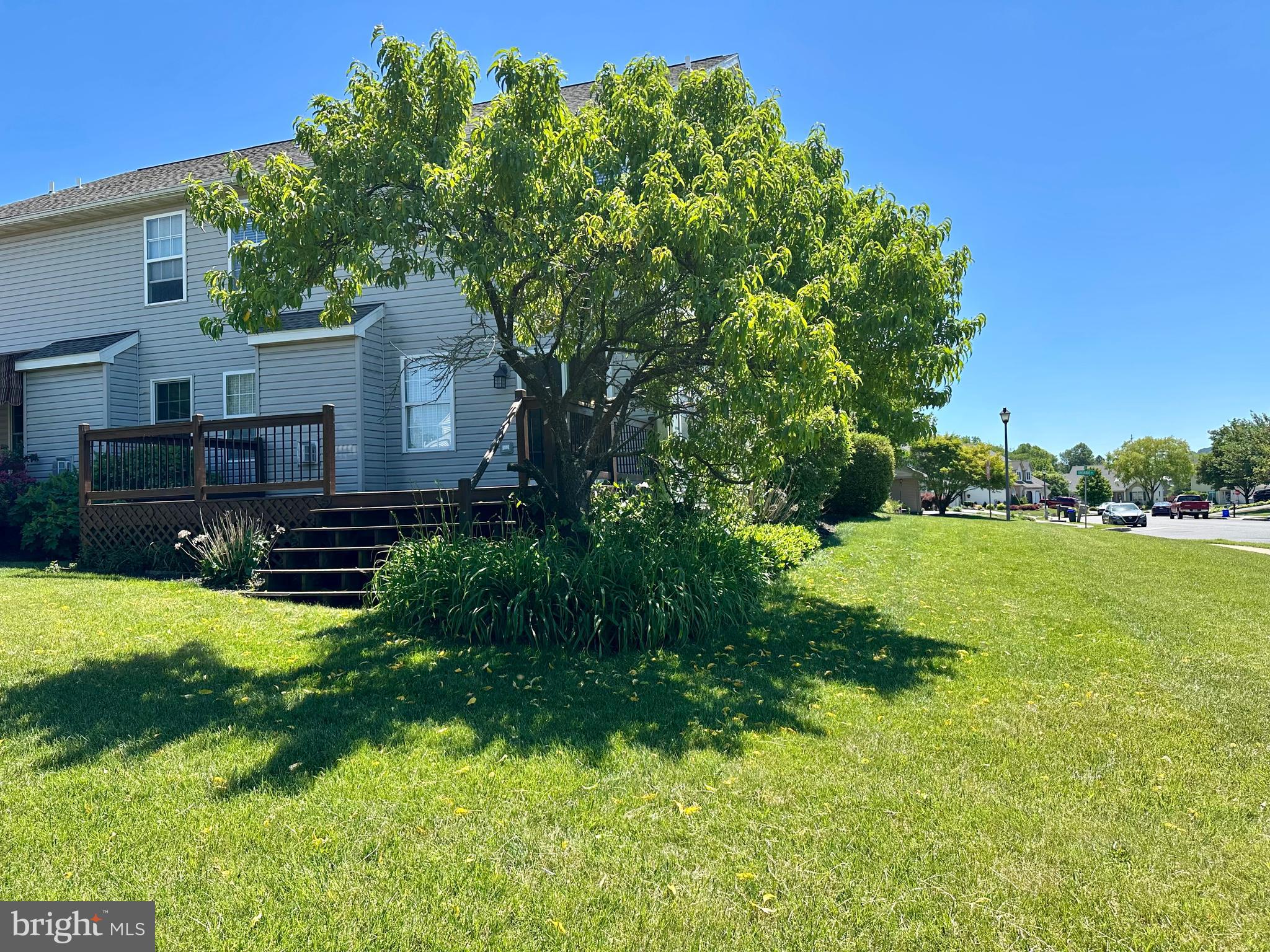 COLUMBIA COURT - Residential
