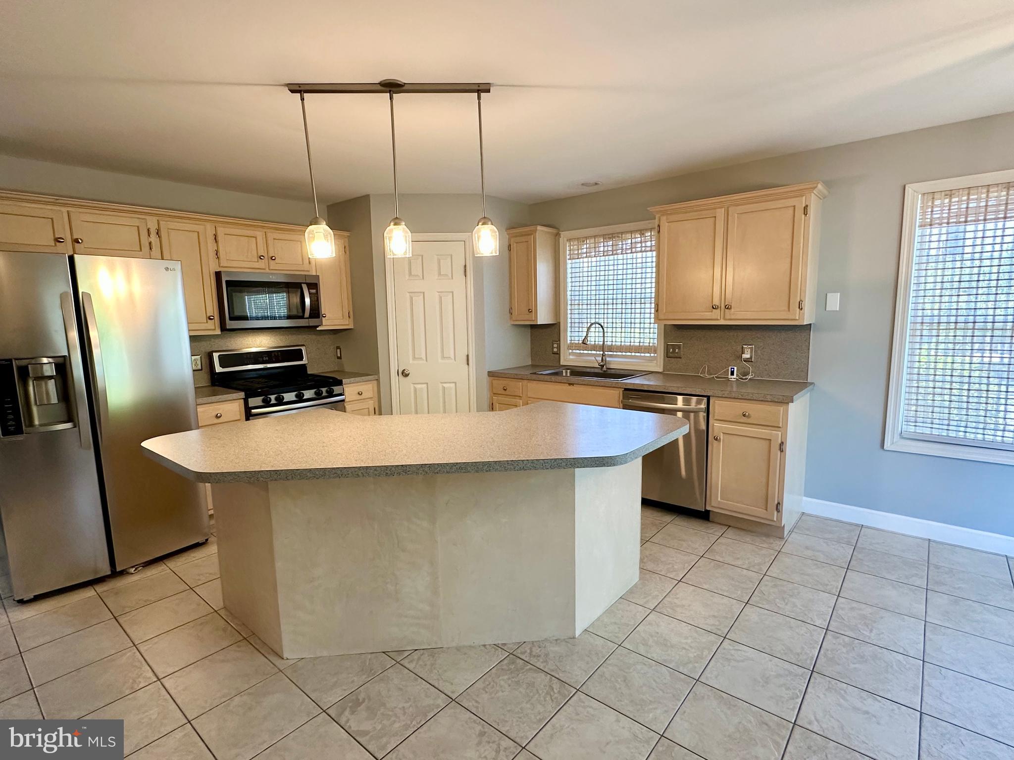 COLUMBIA COURT - Residential
