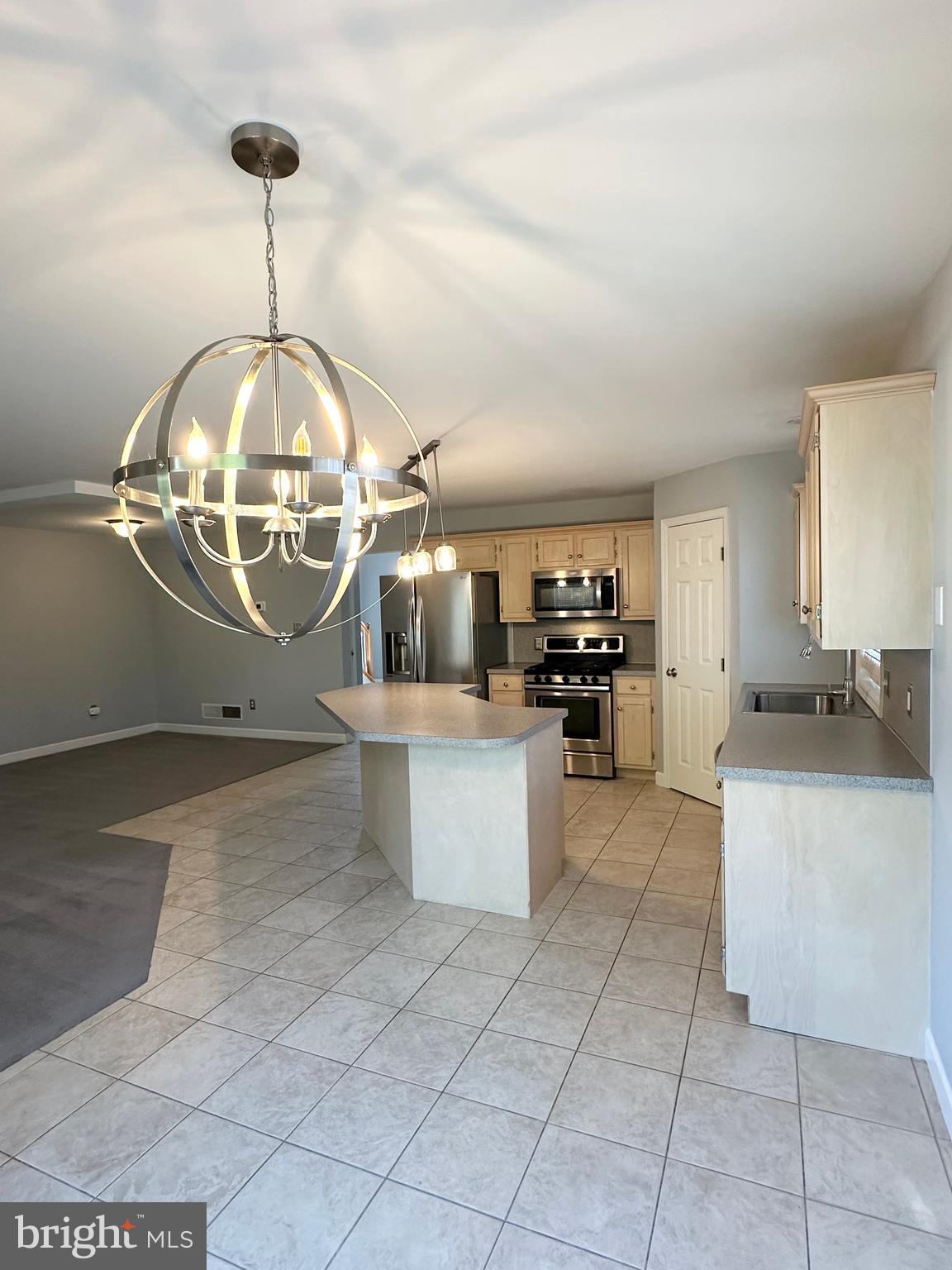 COLUMBIA COURT - Residential