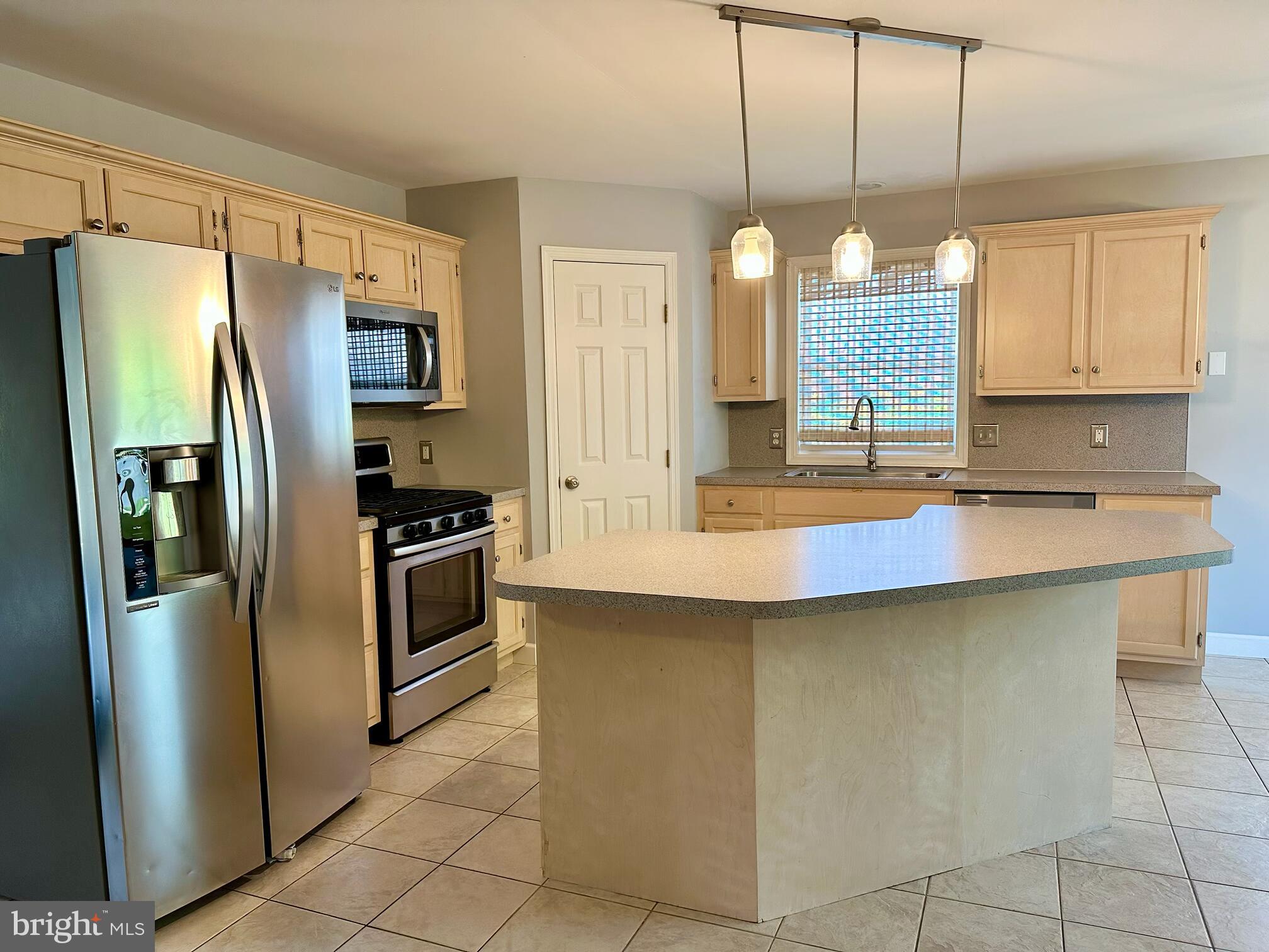 COLUMBIA COURT - Residential