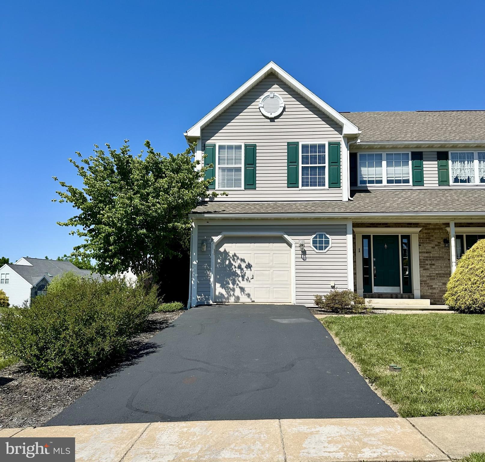 COLUMBIA COURT - Residential