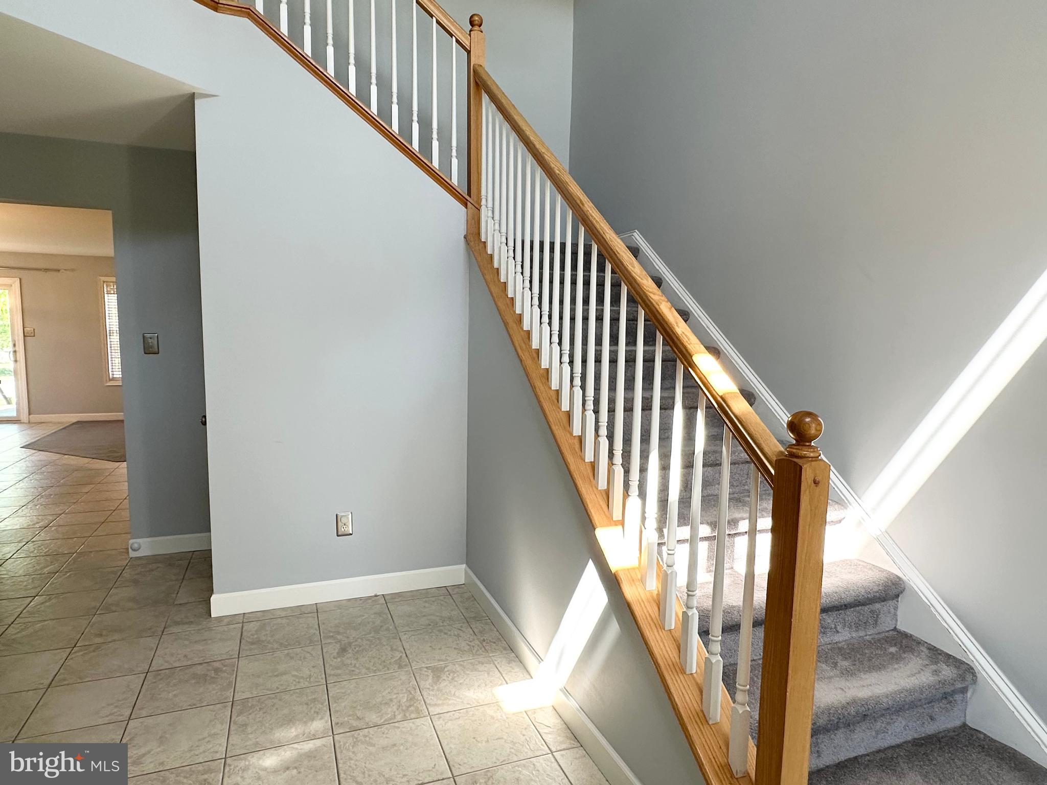 COLUMBIA COURT - Residential