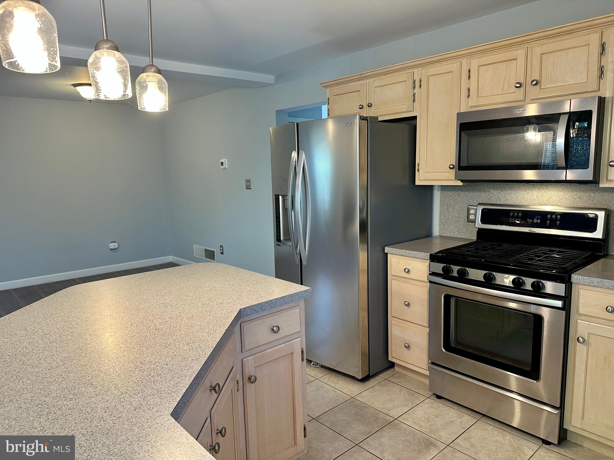 COLUMBIA COURT - Residential