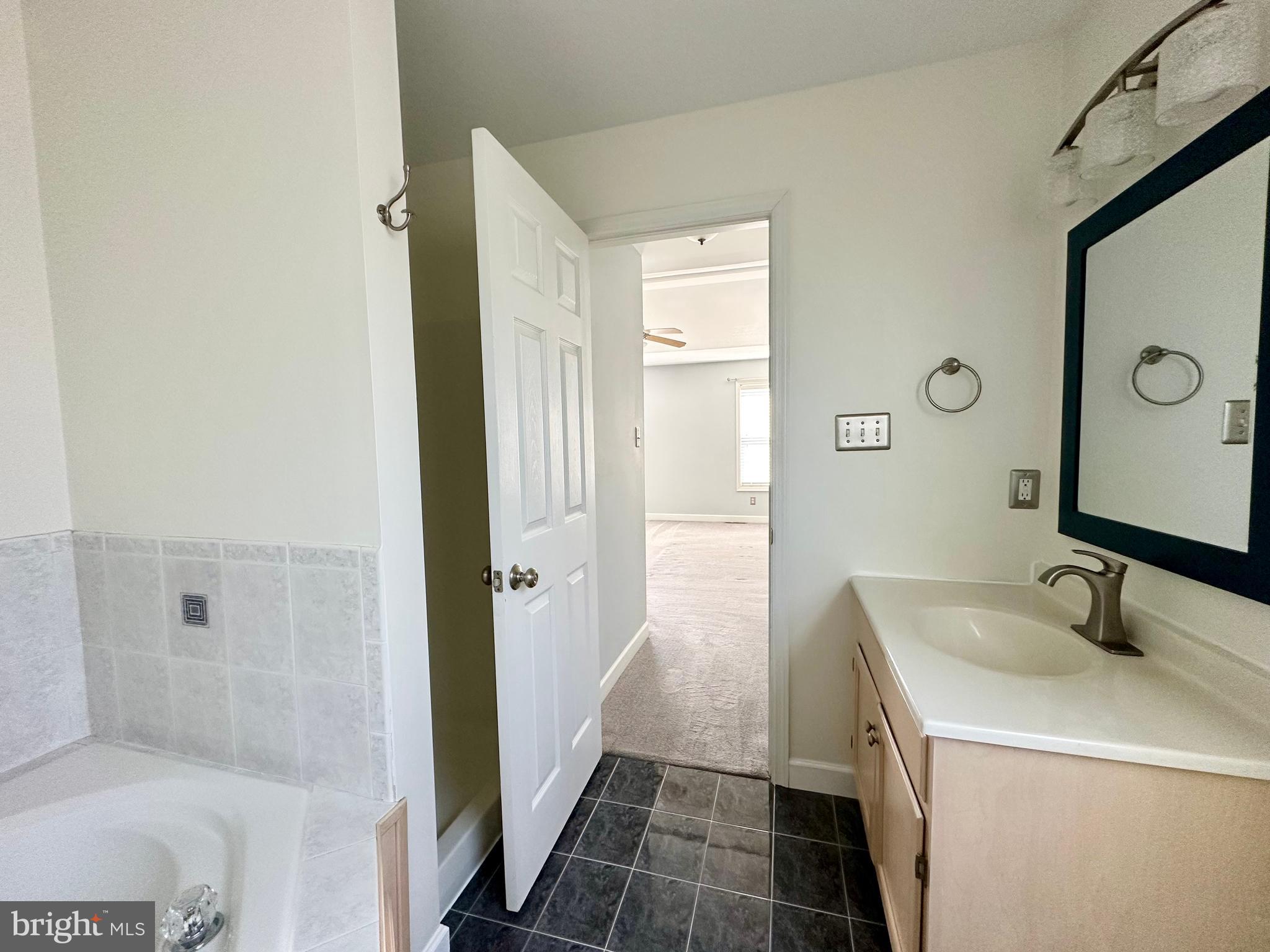 COLUMBIA COURT - Residential
