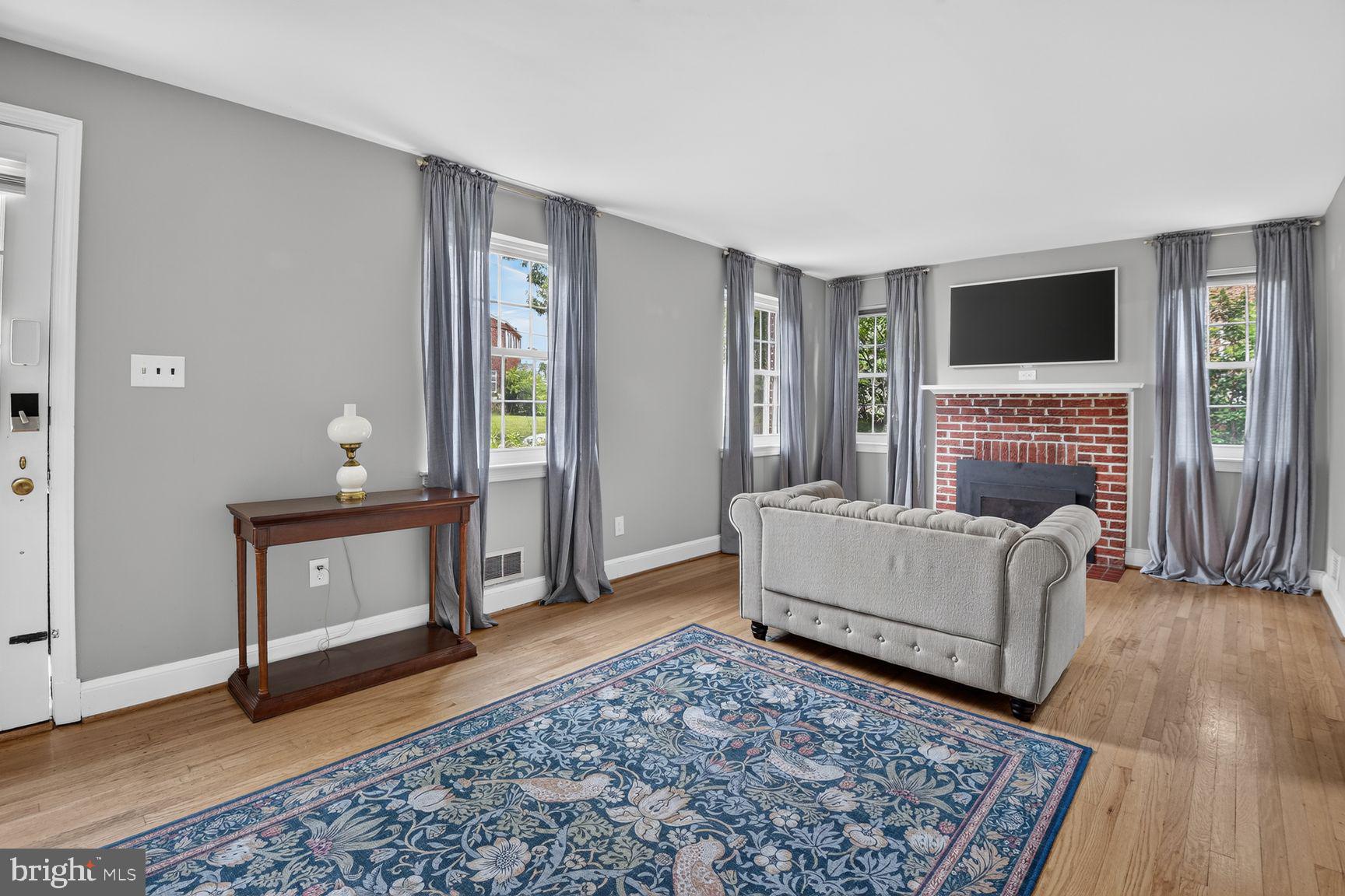 WHEATON HILLS - Residential