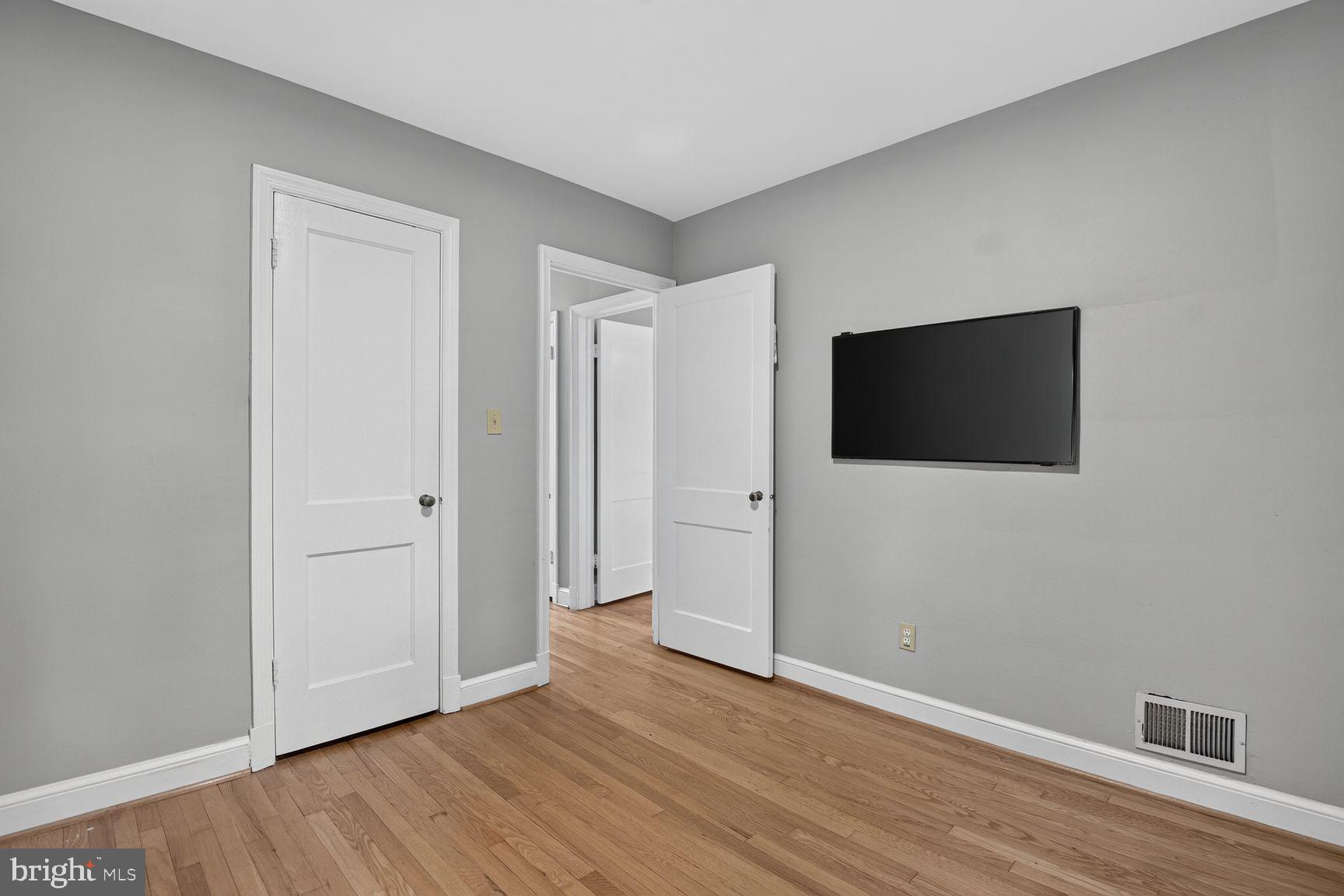 WHEATON HILLS - Residential