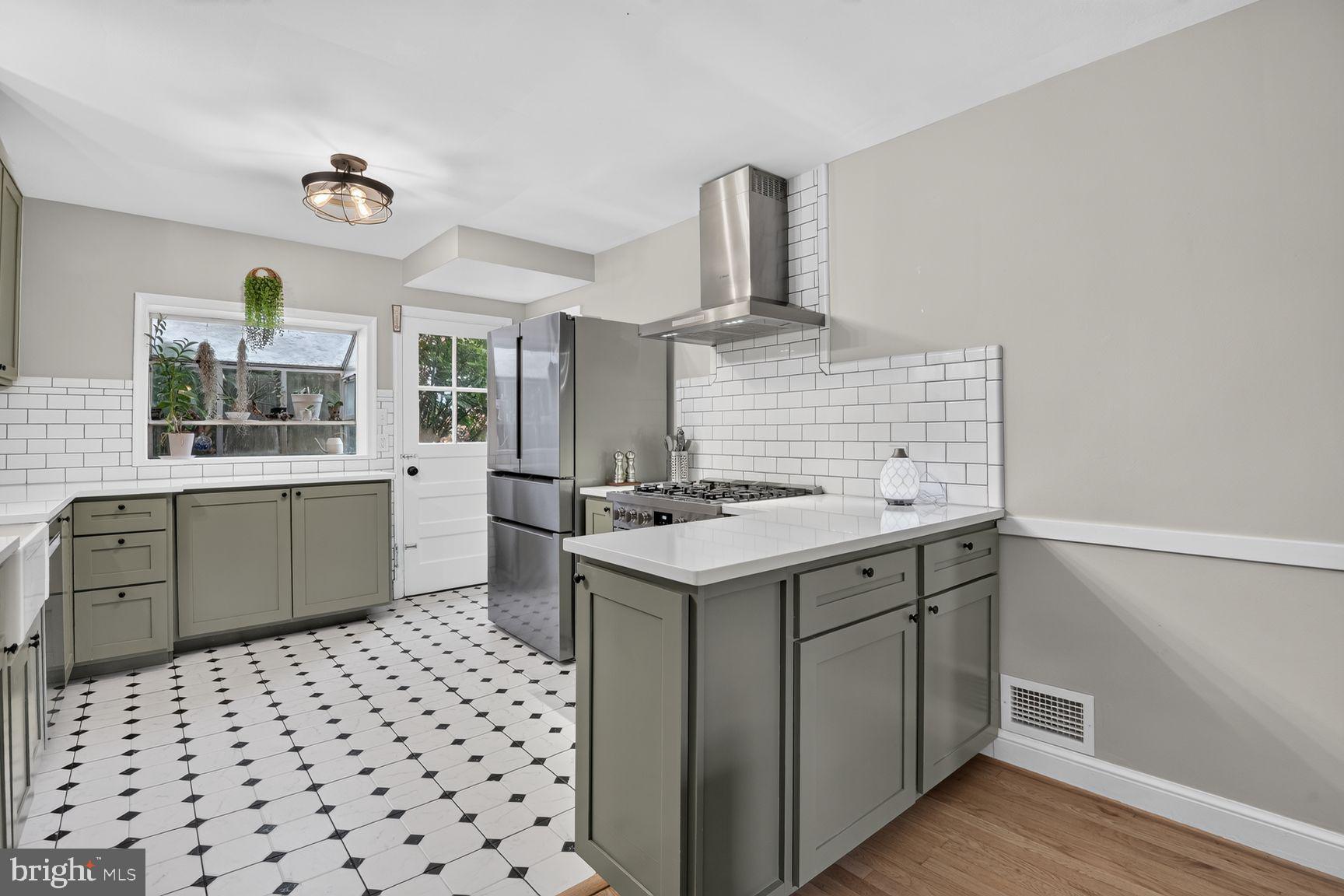 WHEATON HILLS - Residential