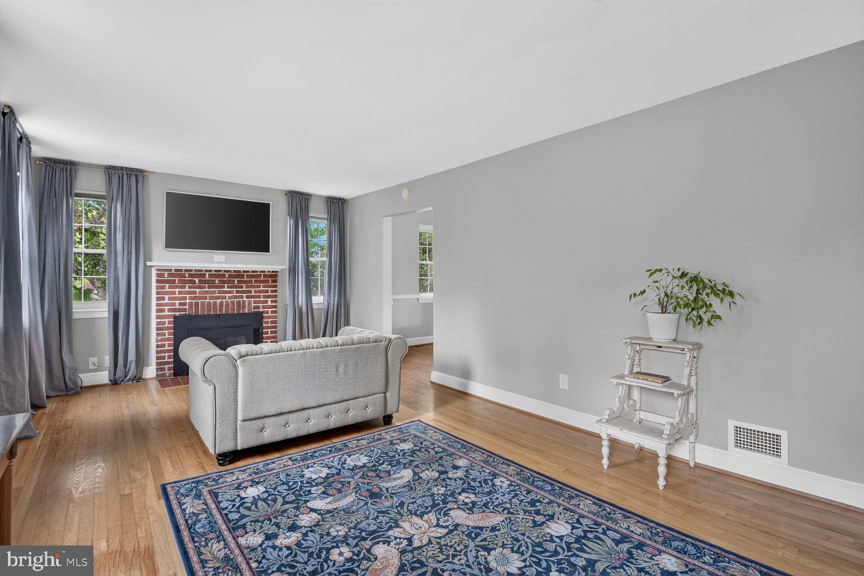 WHEATON HILLS - Residential