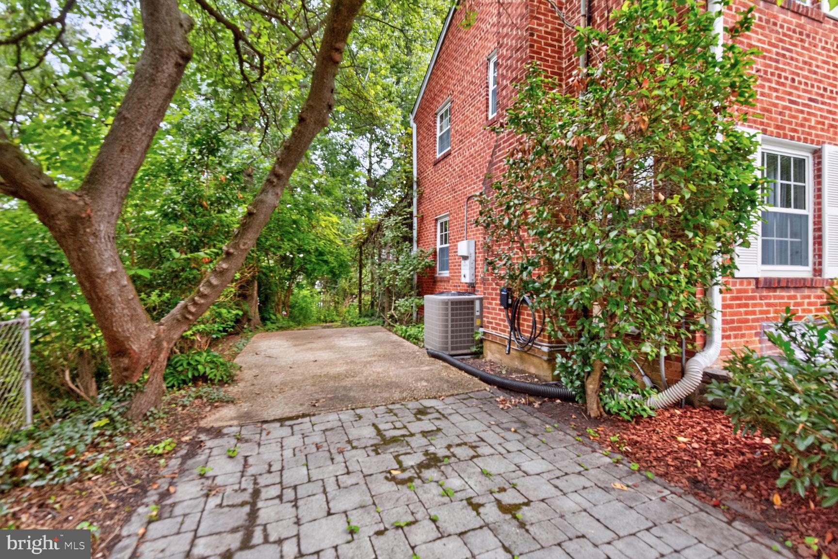 WHEATON HILLS - Residential