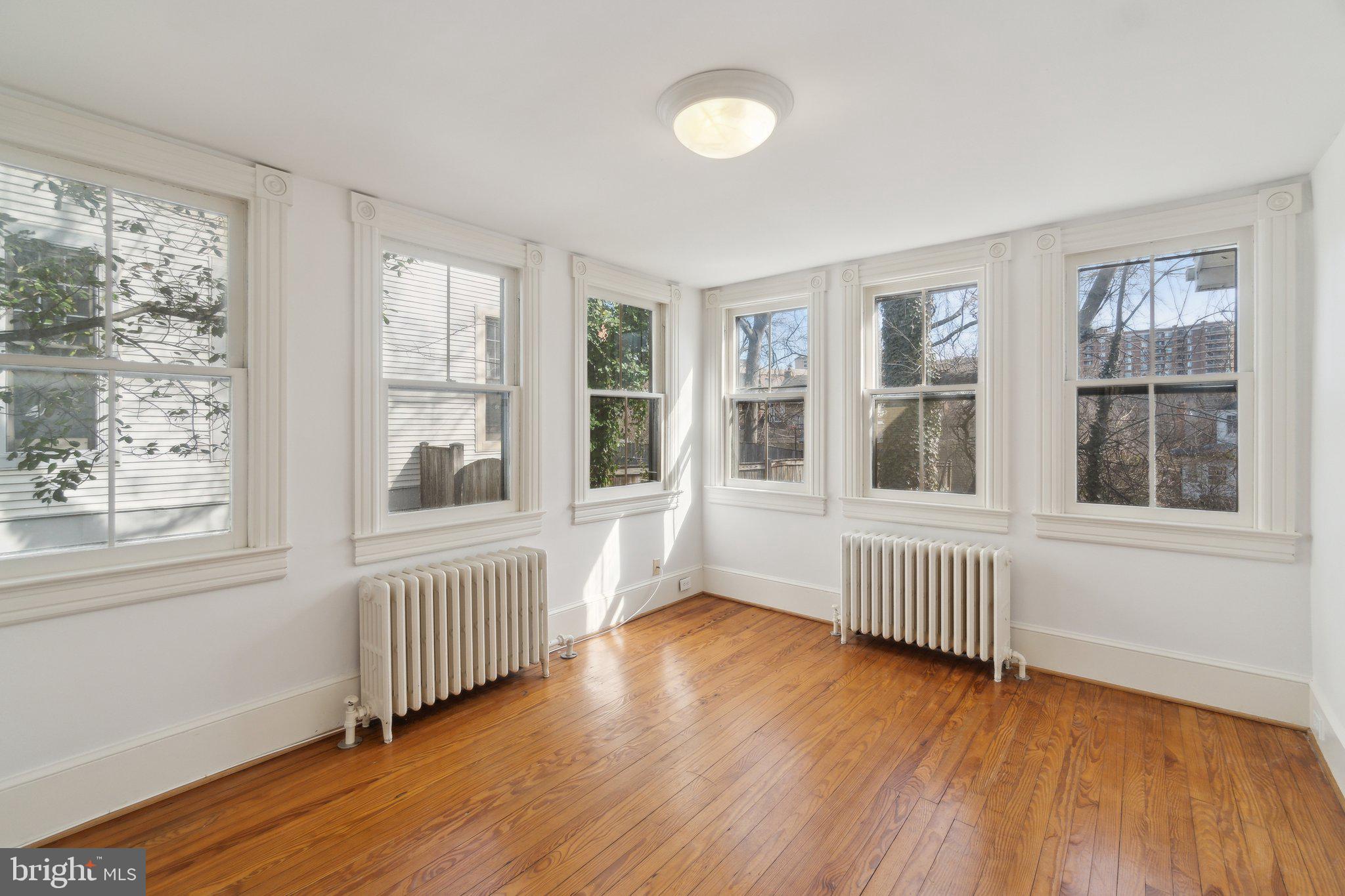 CLARENDON - Residential
