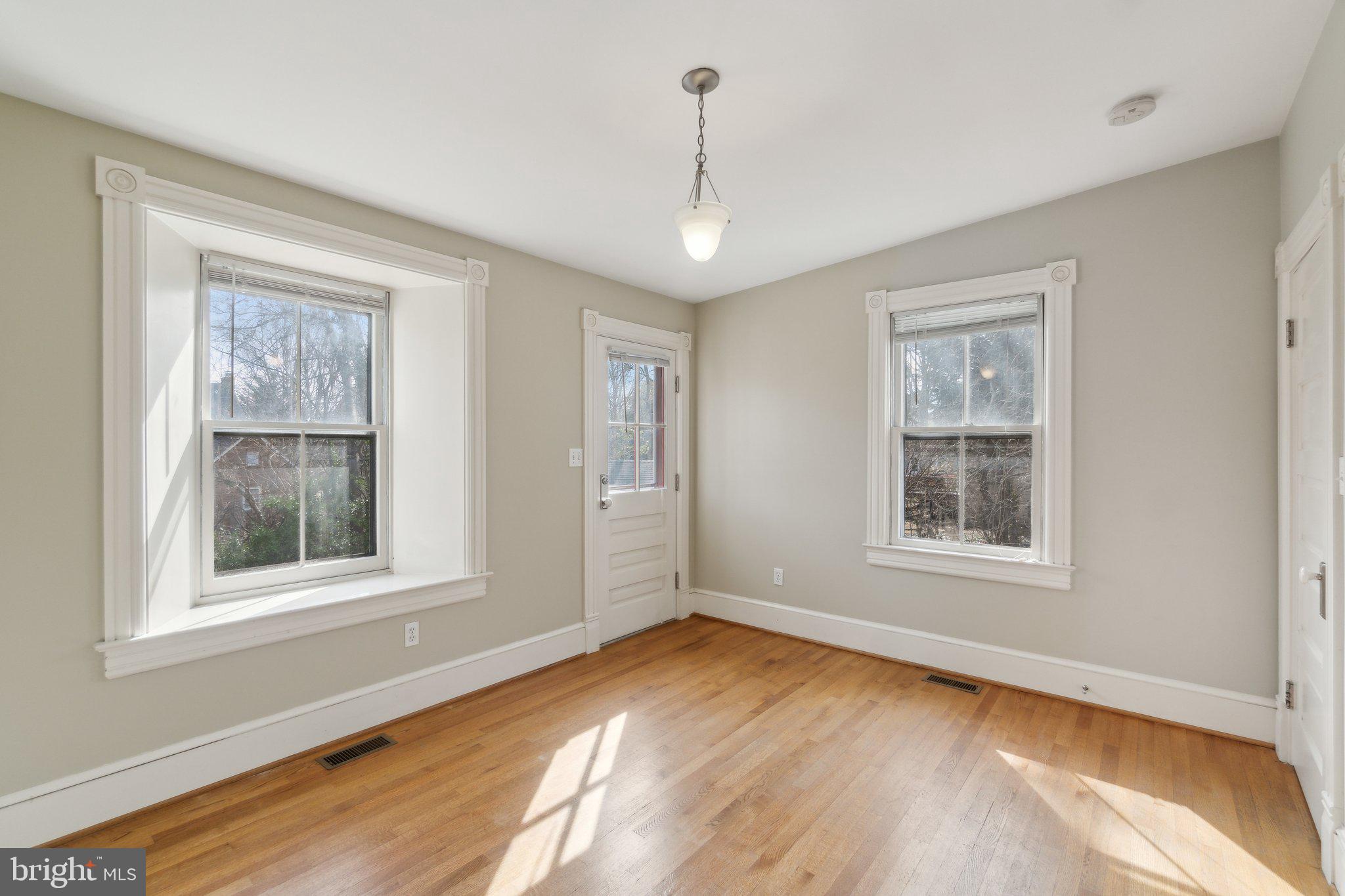 CLARENDON - Residential