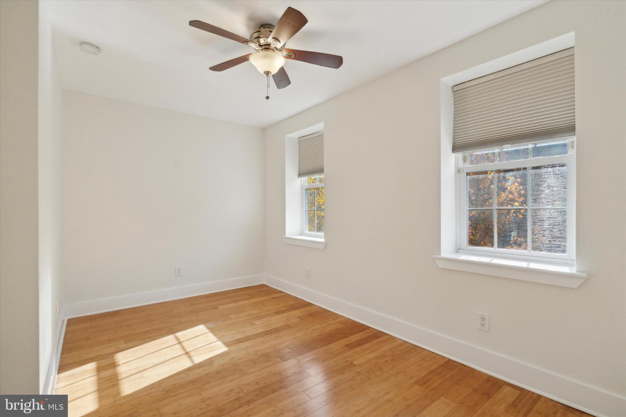 QUEEN VILLAGE - Residential